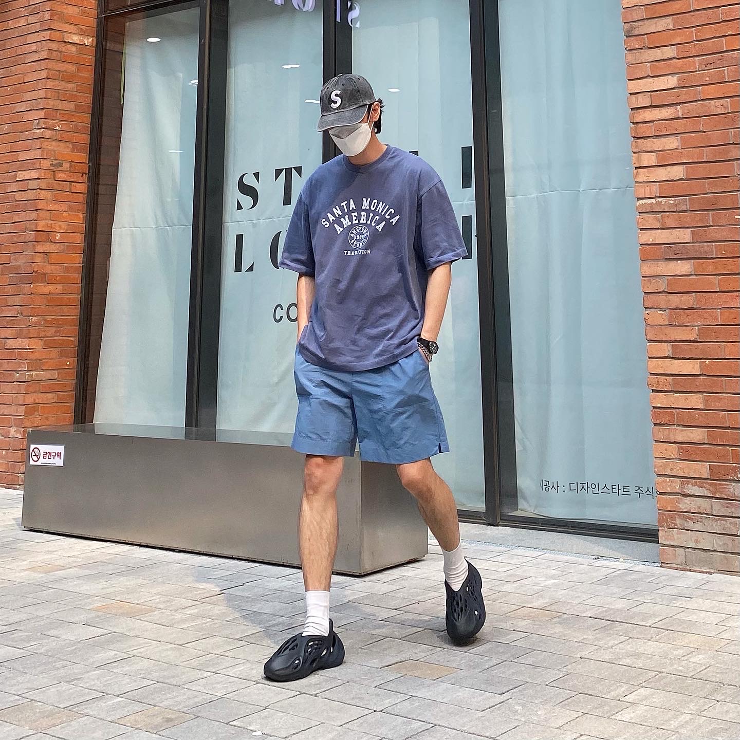 Adidas Yeezy Foam RNNR Mineral Blue, Supreme Pigment Print S Logo 6-Panel Black - 20SS 착용 스타일 - 2