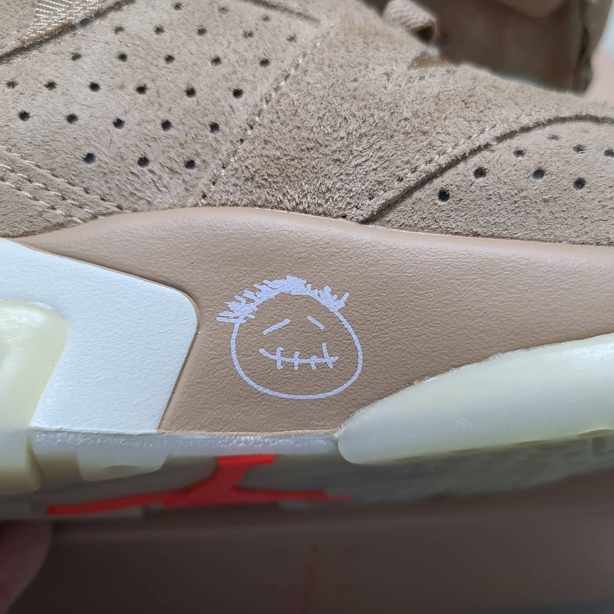 Jordan 6 x Travis Scott Retro SP British Khaki 착용 스타일 - 5