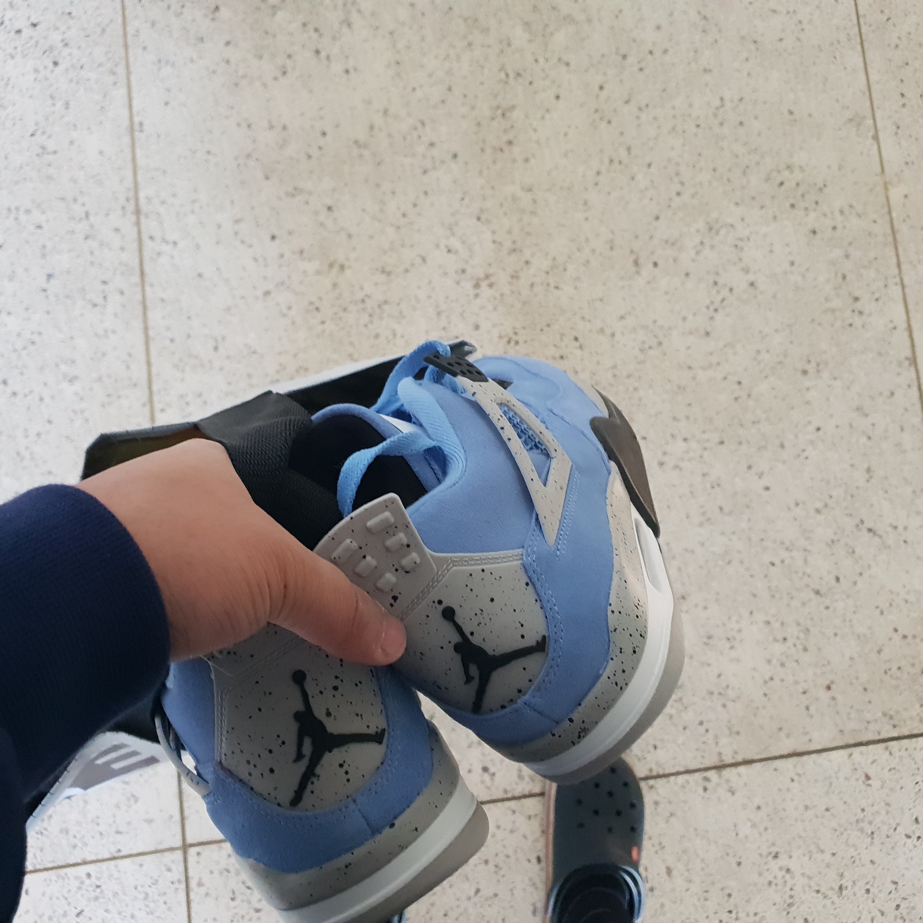 Jordan 4 Retro University Blue 착용 스타일 - 4