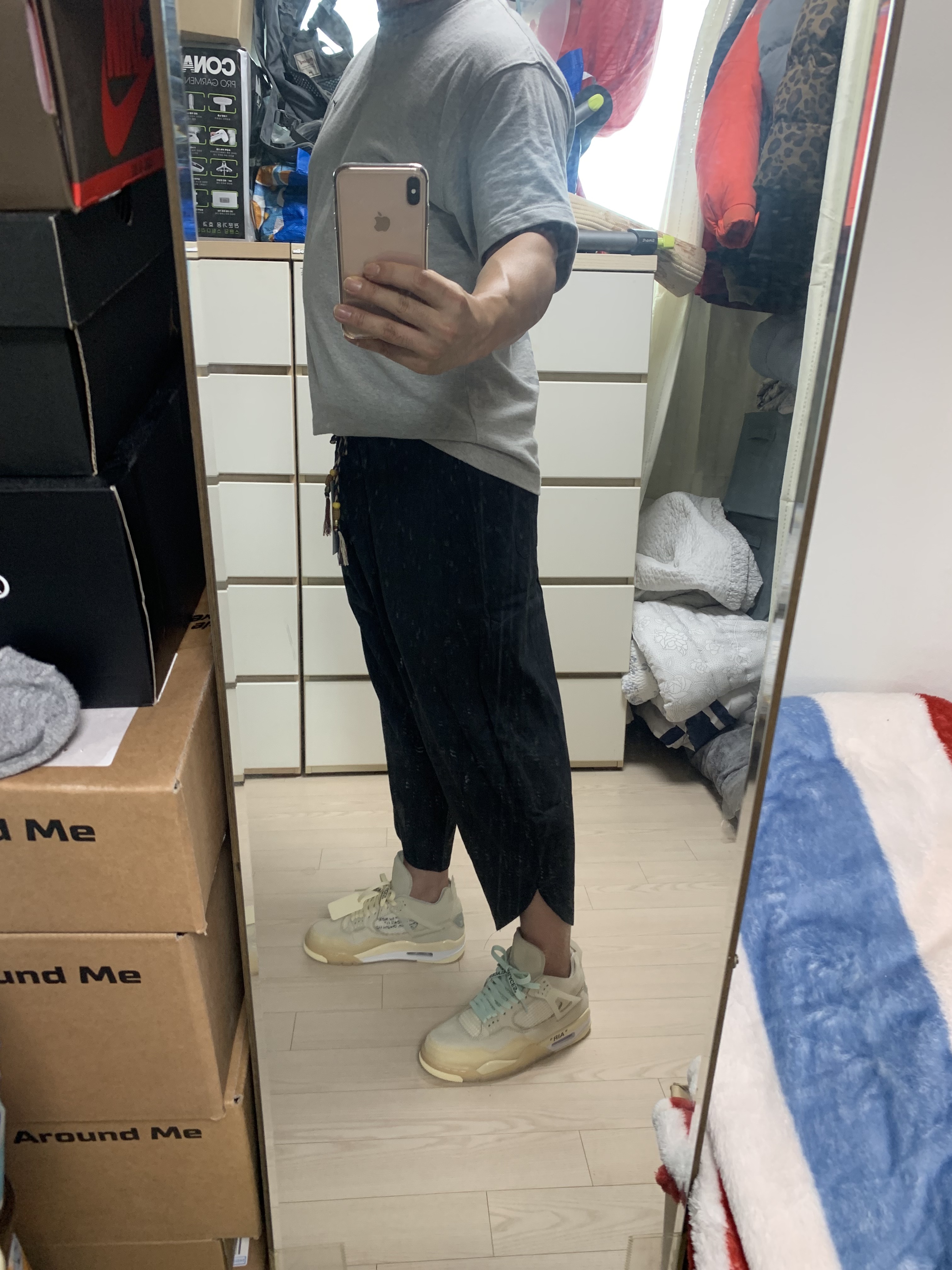 (W) Jordan 4 x Off-White Retro SP Sail, Nike x Kim Jones Oversized T-Shirt Grey Heather - US/EU 착용 스타일 - 3