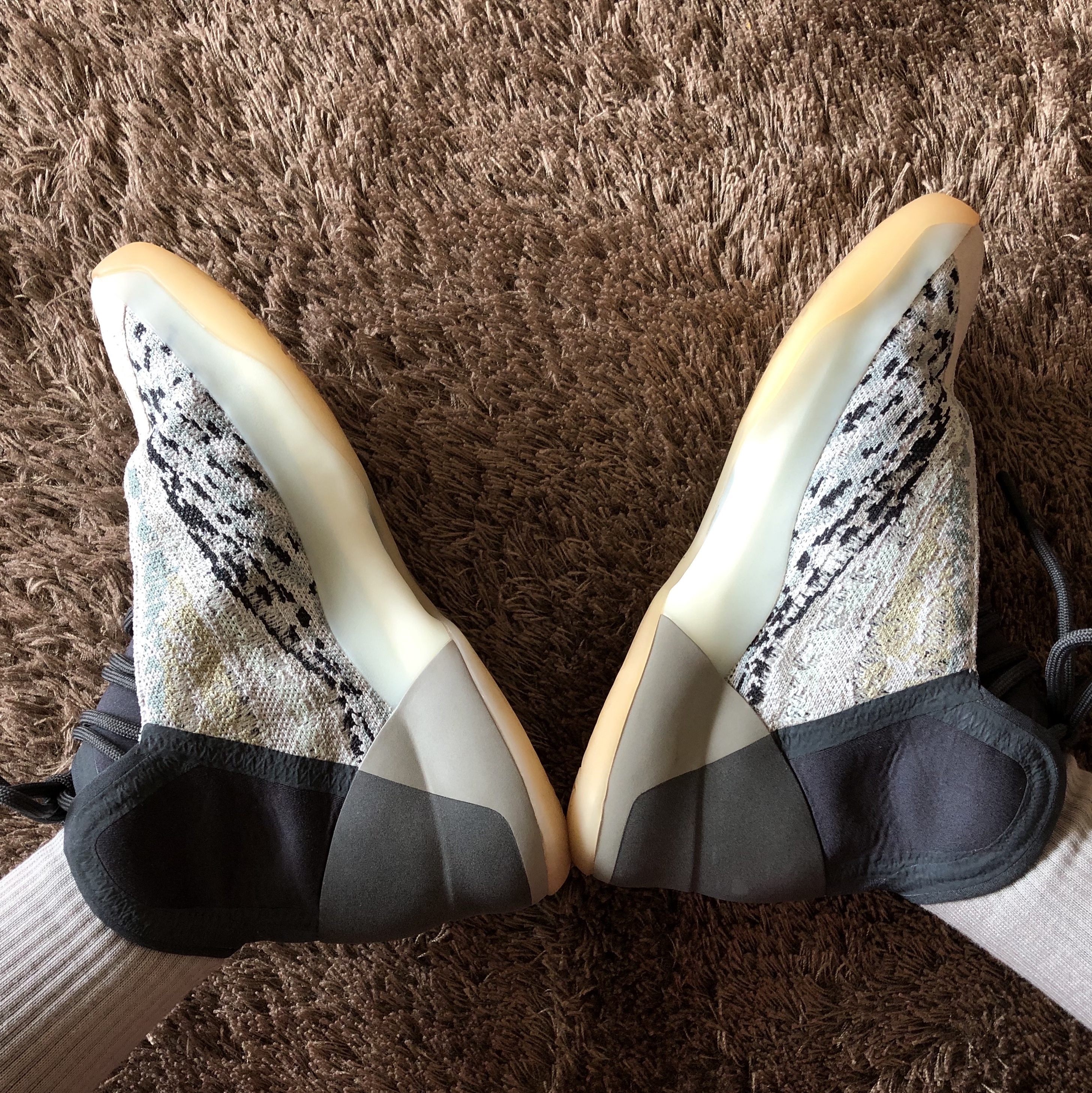 Adidas Yeezy QNTM Sea Teal 착용 스타일 - 1