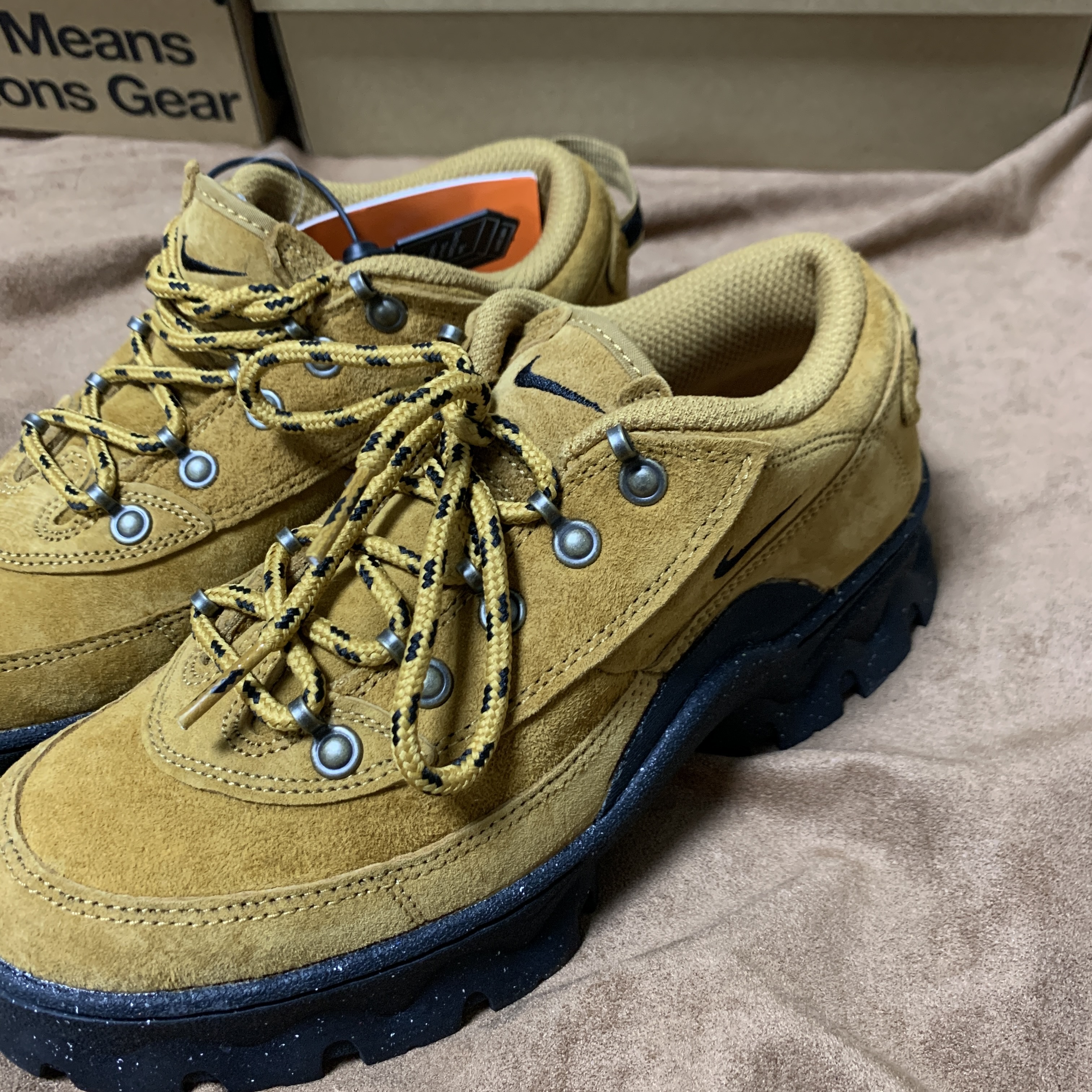 (W) Nike Lahar Low Wheat 착용 스타일 - 2