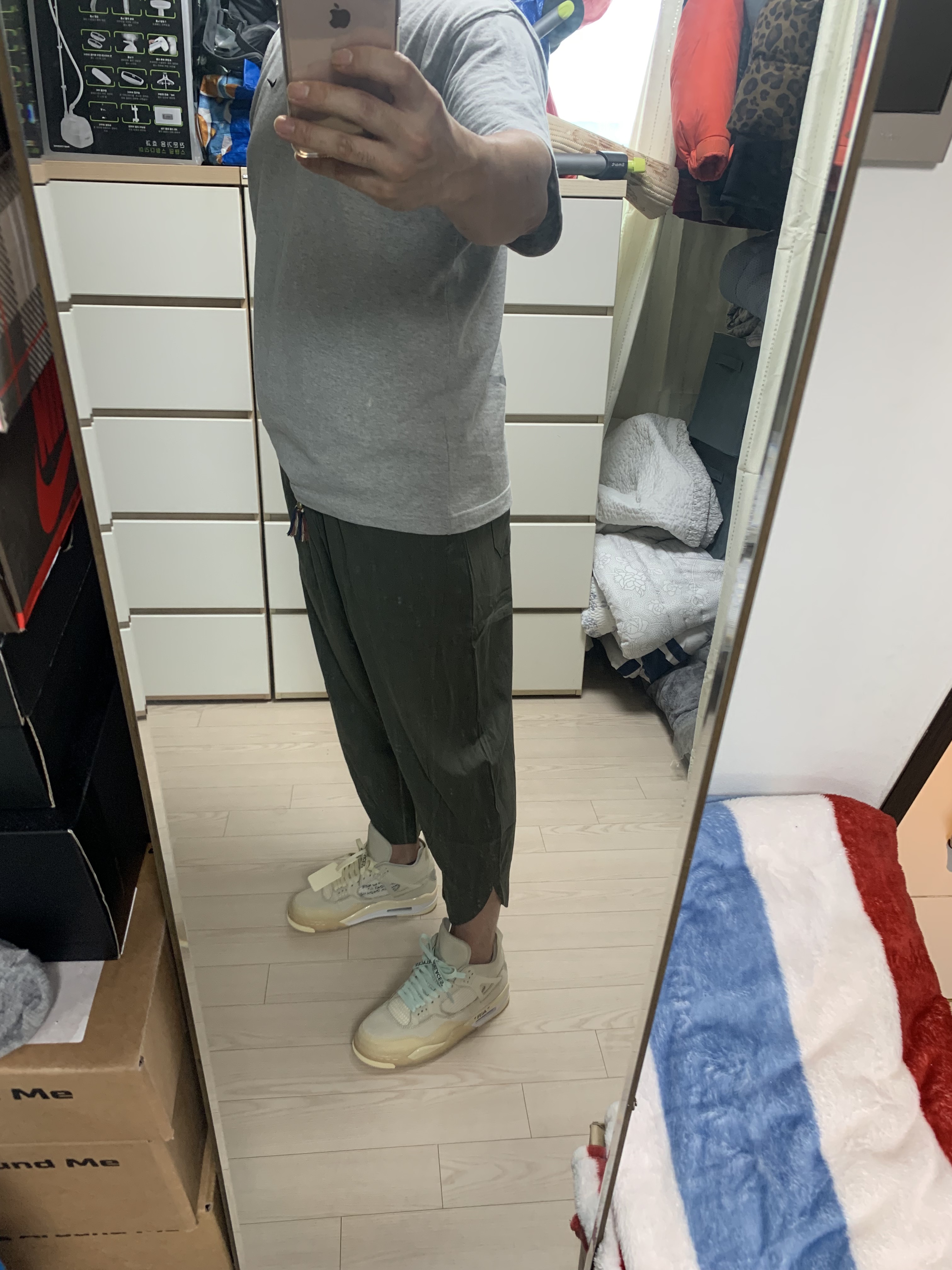 (W) Jordan 4 x Off-White Retro SP Sail, Nike x Kim Jones Oversized T-Shirt Grey Heather - US/EU 착용 스타일 - 2