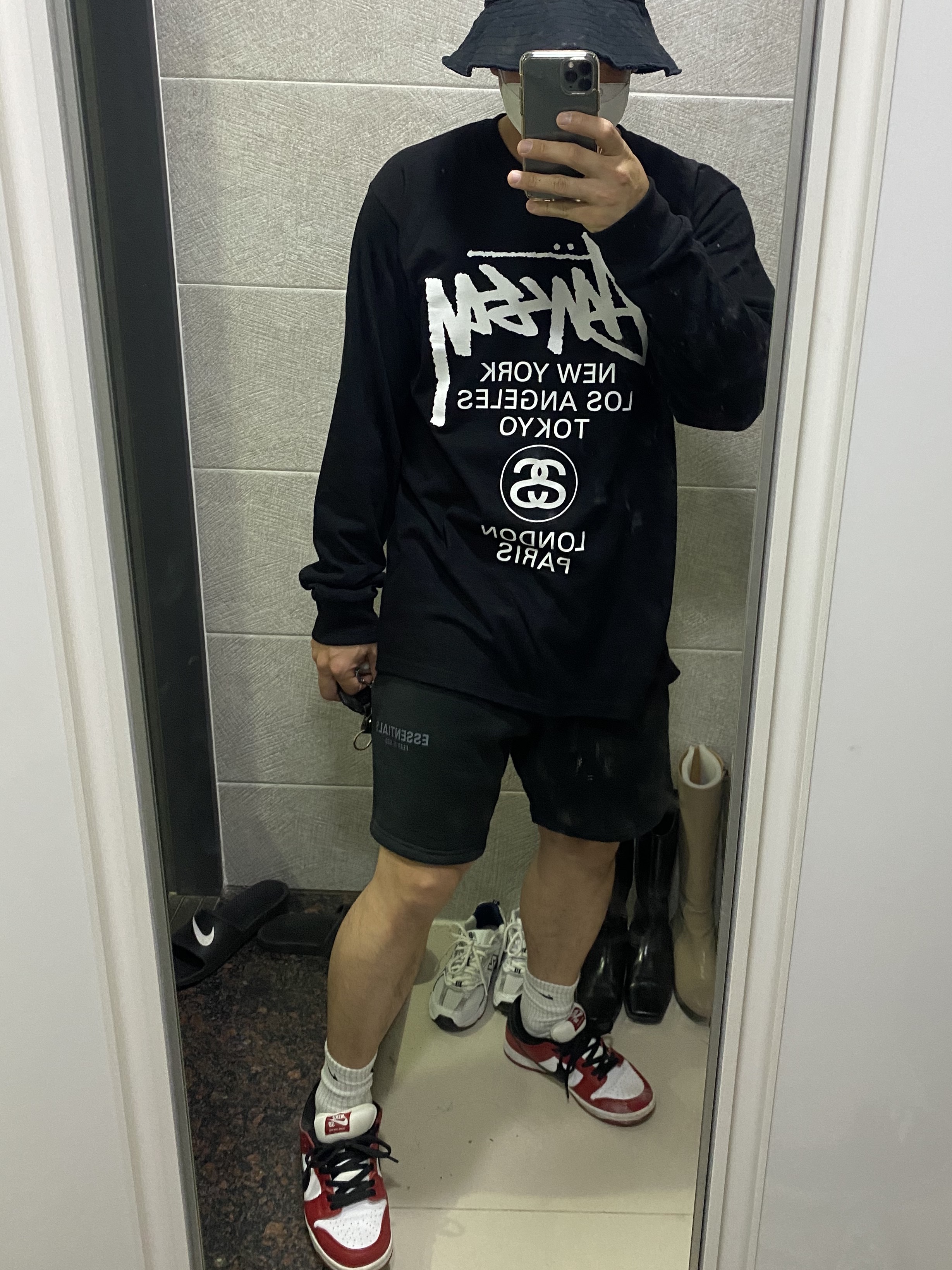 Nike SB Dunk Low Pro Chicago, Essentials Sweatshorts Black 2020 착용 스타일