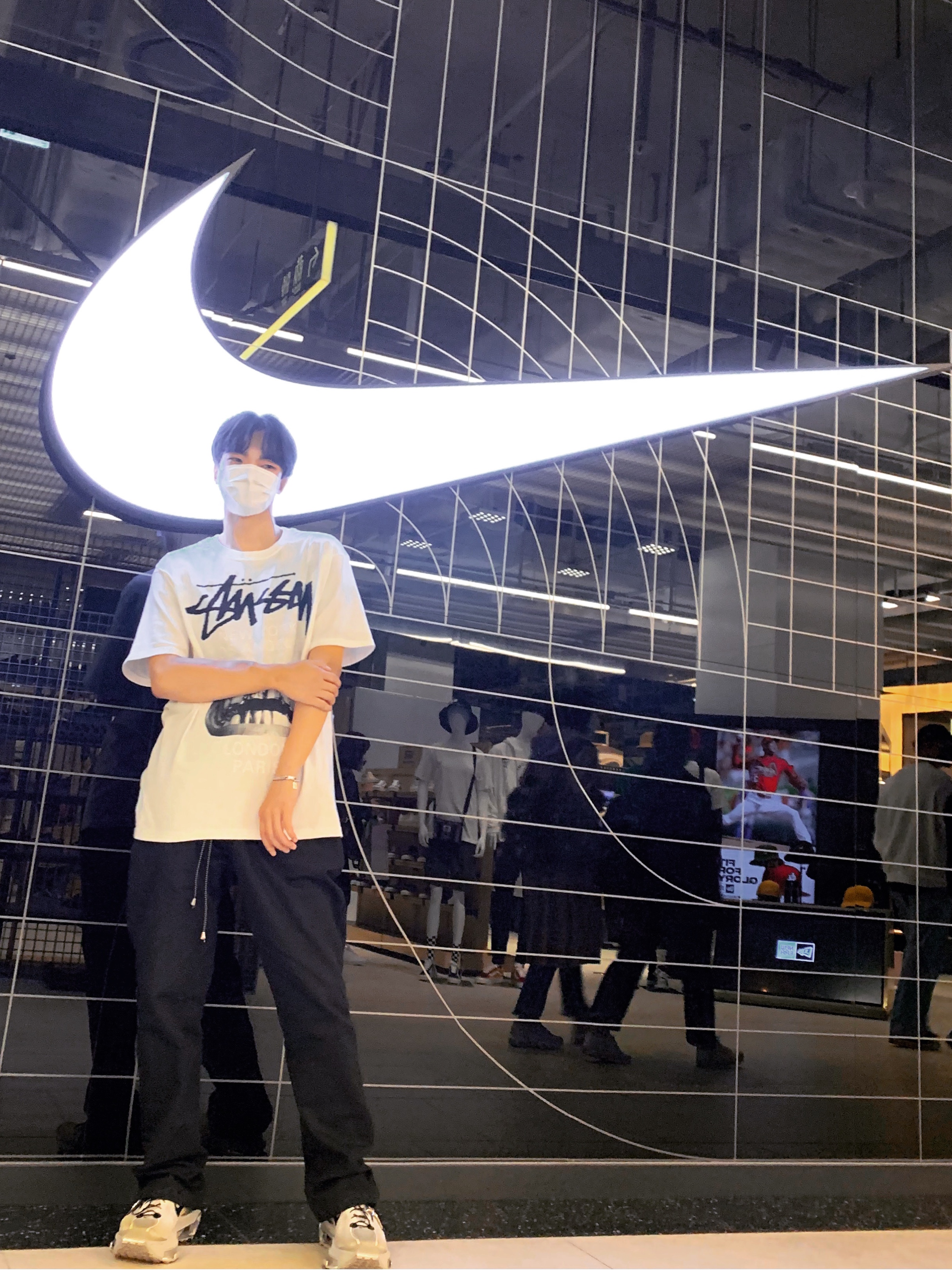 Stussy x Rick Owens 40 WT T-Shirt, Nike x Matthew M Williams Zoom 004 Stone 착용 스타일