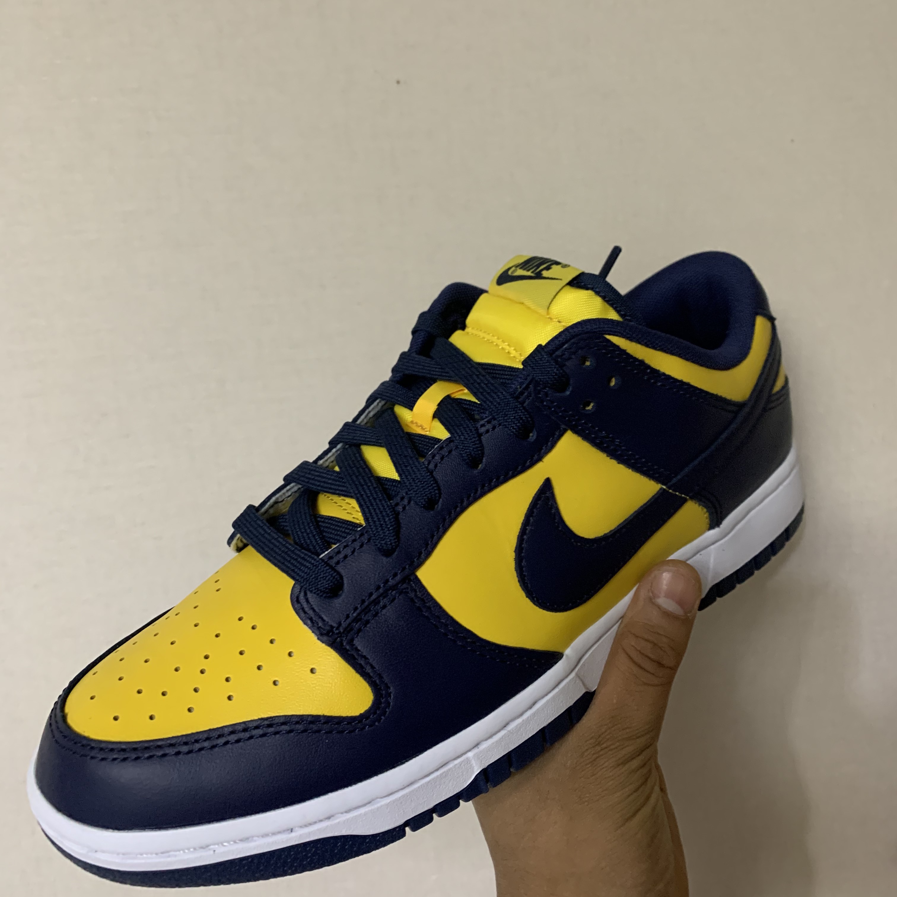 Nike Dunk Low Retro Varsity Maize 착용 스타일