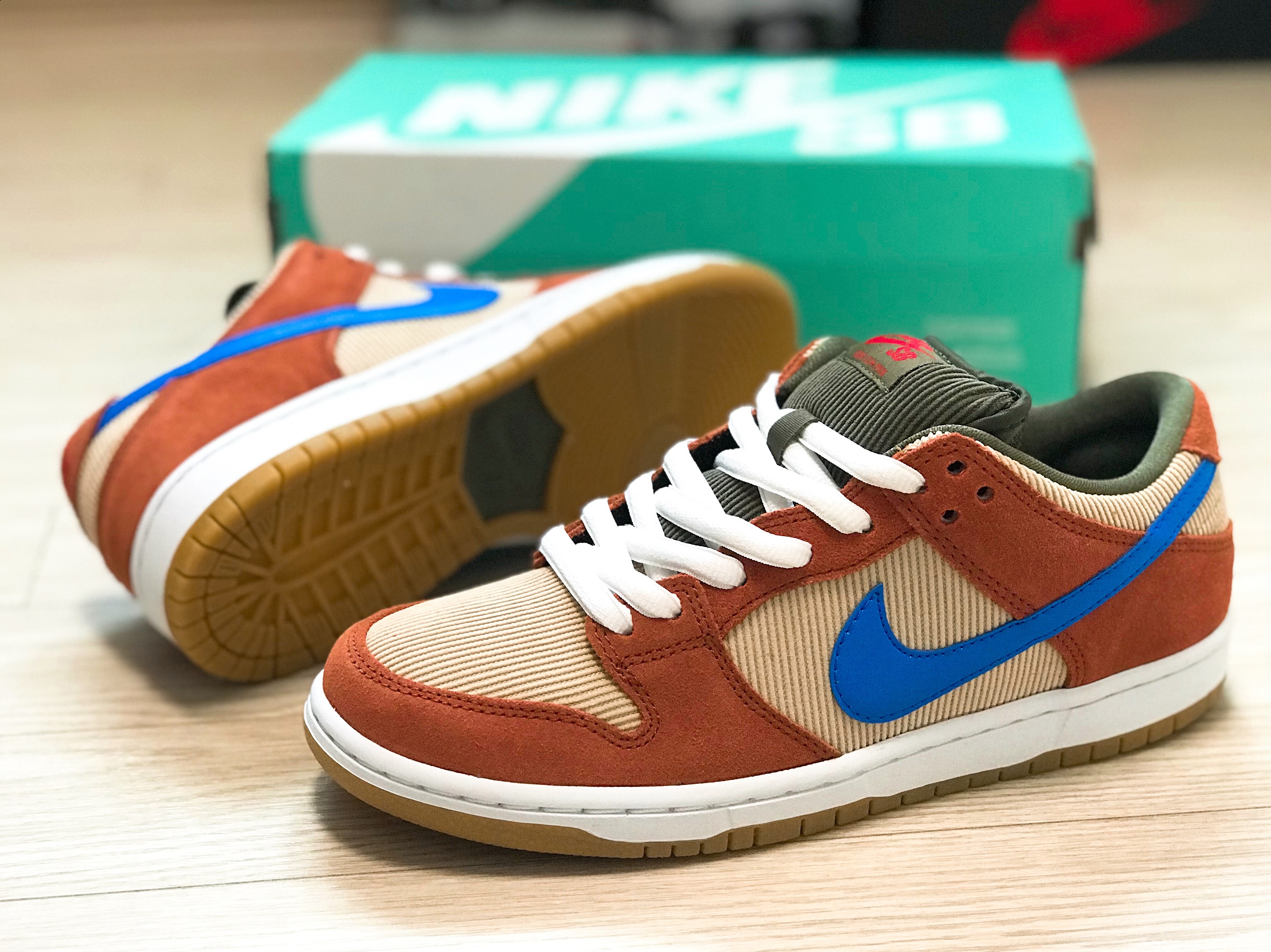 Nike SB Dunk Low Corduroy Dusty Peach 착용 스타일 - 2
