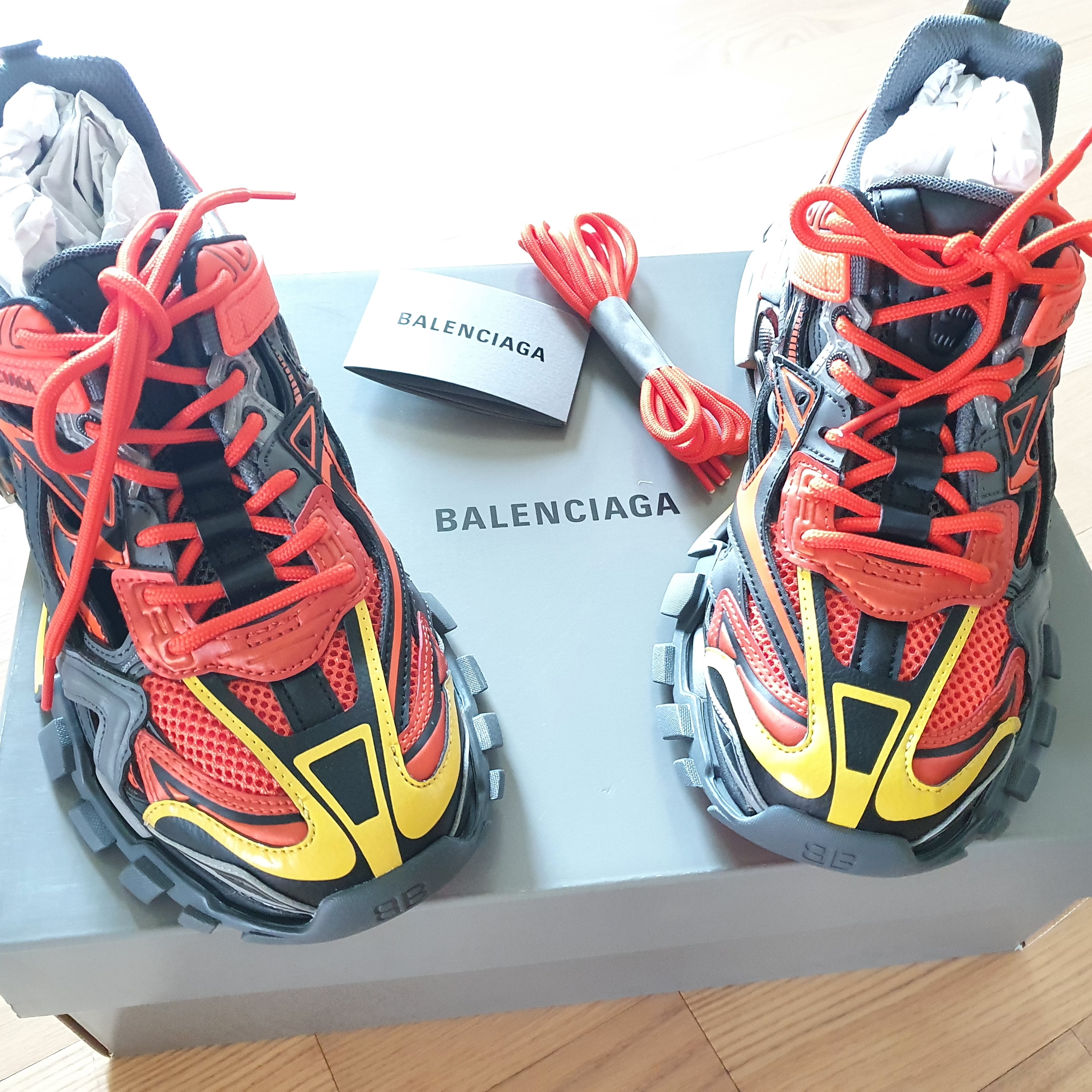 Balenciaga Track.2 Sneakers Multi-Color 착용 스타일 - 3