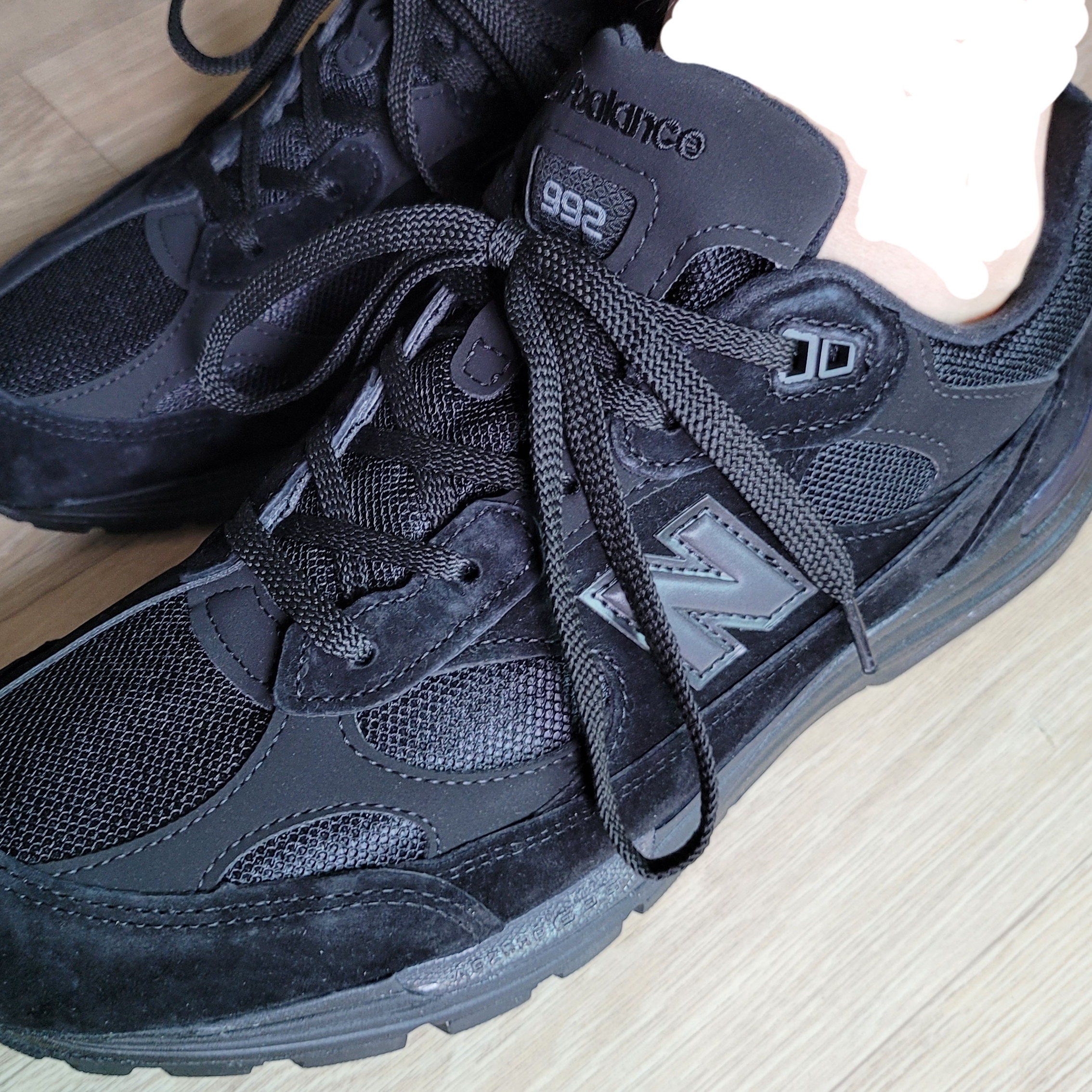 New Balance 992 Made in USA Triple Black 착용 스타일 - 2