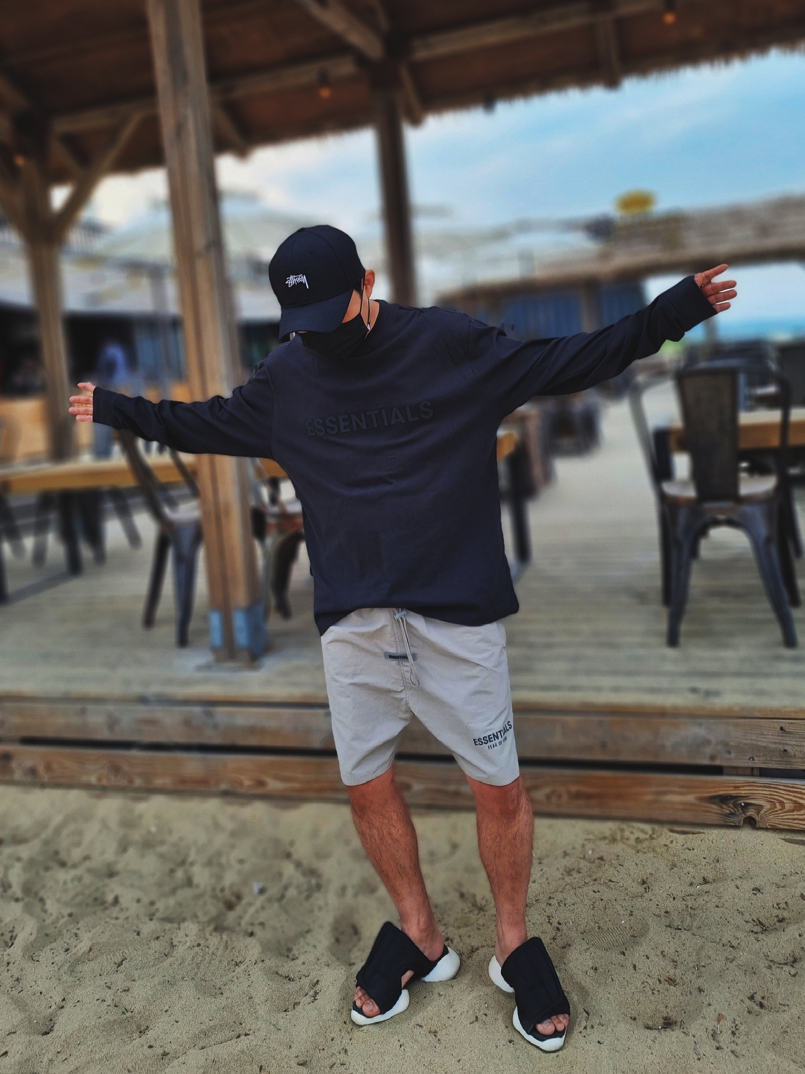 Essentials 3D Silicon Applique Boxy Long Sleeve T-Shirt Dark Slate/Black 2020, Essentials Volley Shorts Moss - 20SS 착용 스타일