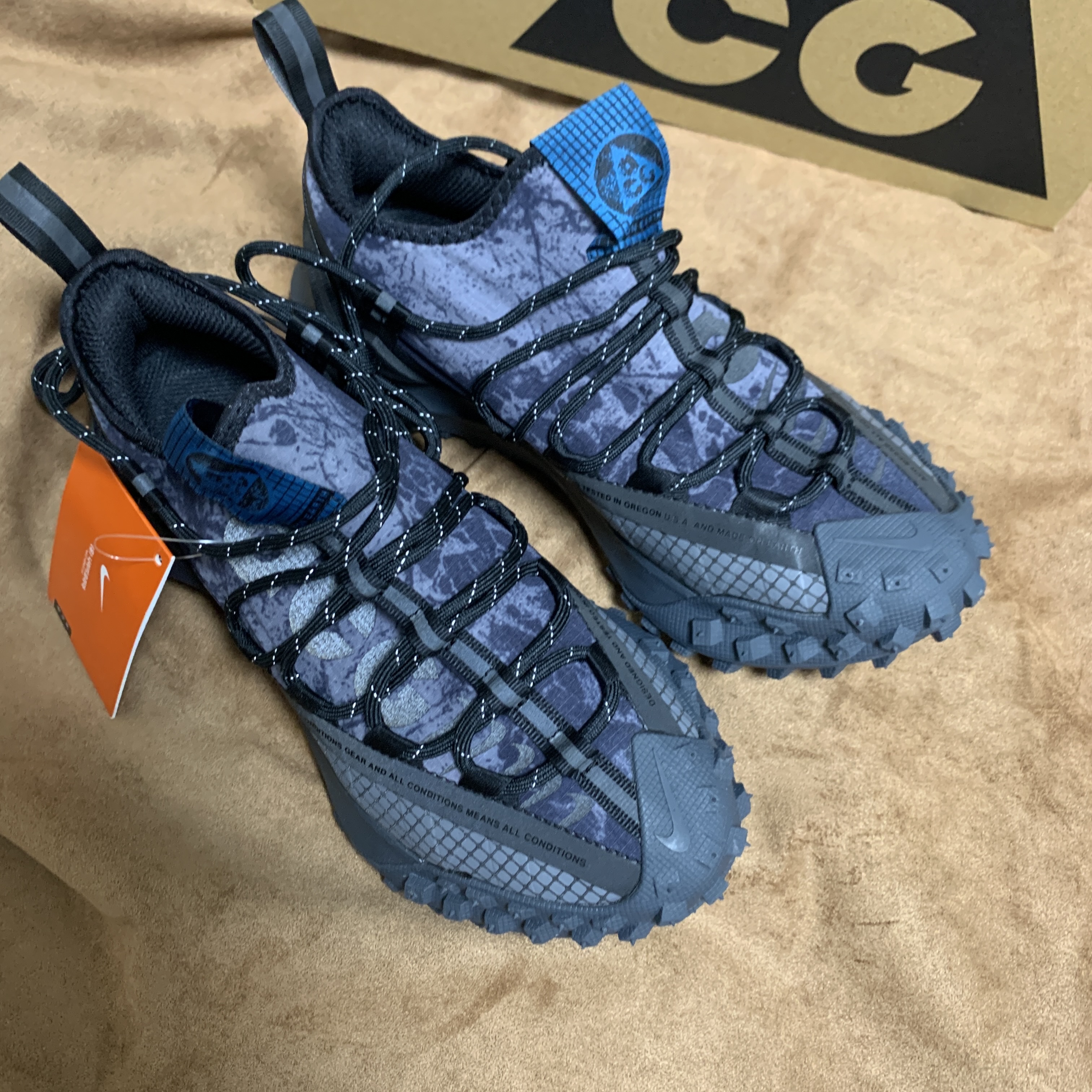 Nike ACG Mountain Fly Low Black 착용 스타일 - 1