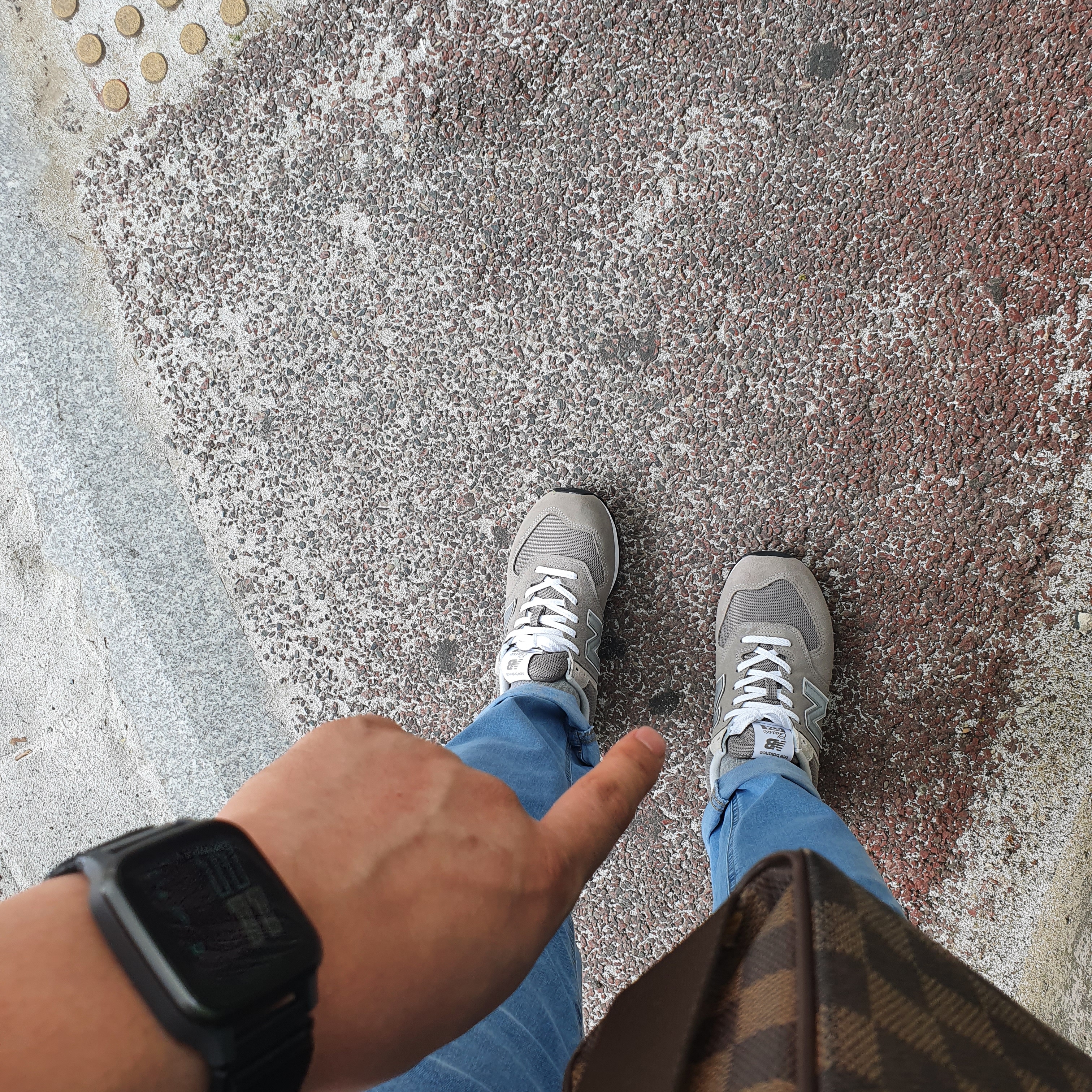 New Balance 574 Grey - D Standard, Maison Kitsune Fox Head Patch Classic T-Shirt Grey Melange 착용 스타일 - 3