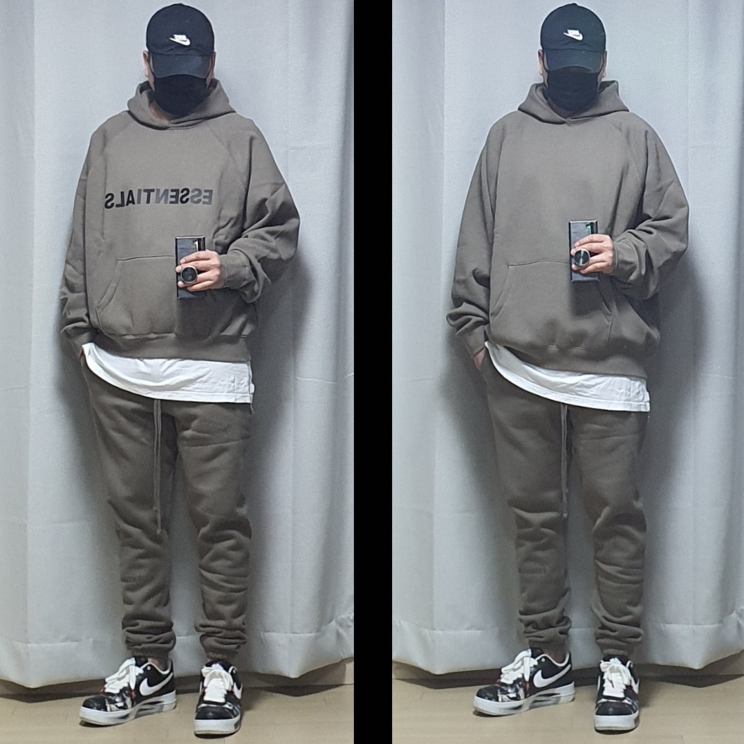 Essentials Pull-Over Hoodie Taupe - 21SS, Essentials 3D Silicon Applique Pullover Hoodie Taupe - 20FW 착용 스타일 - 1
