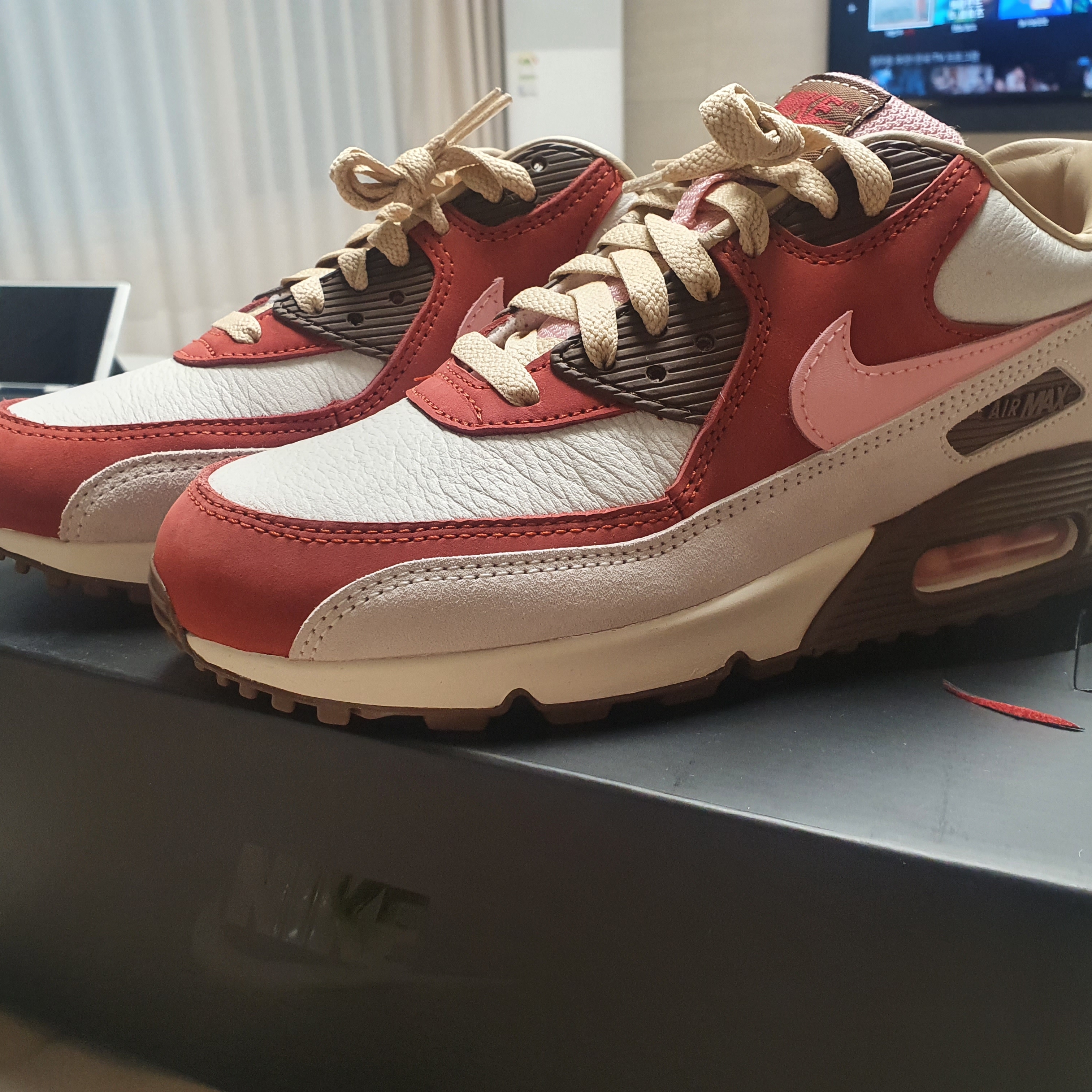 Nike Air Max 90 NRG Bacon 착용 스타일