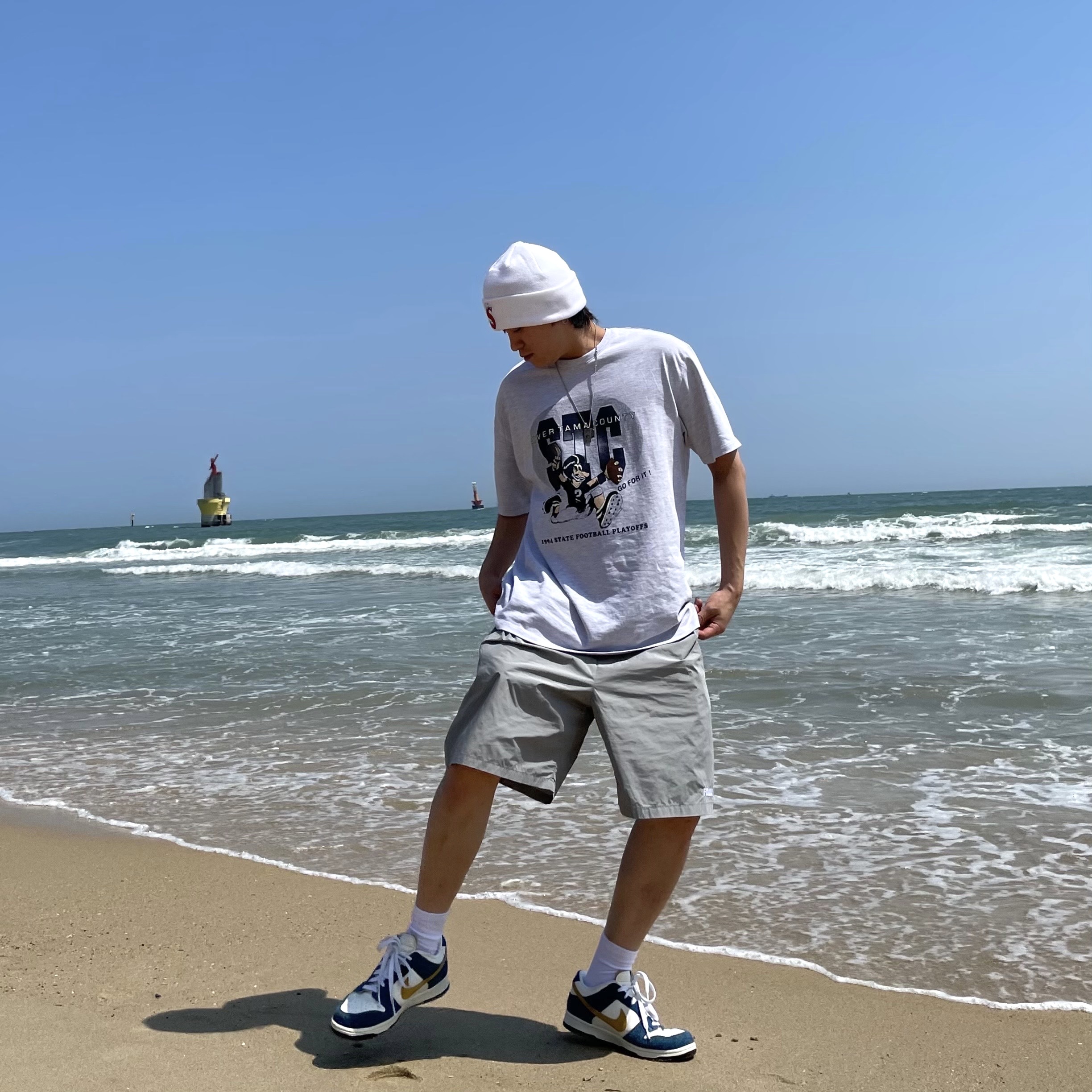 Nike x Kasina Dunk Low 80's Bus, Supreme New Era S Logo Beanie White - 20FW 착용 스타일 - 1