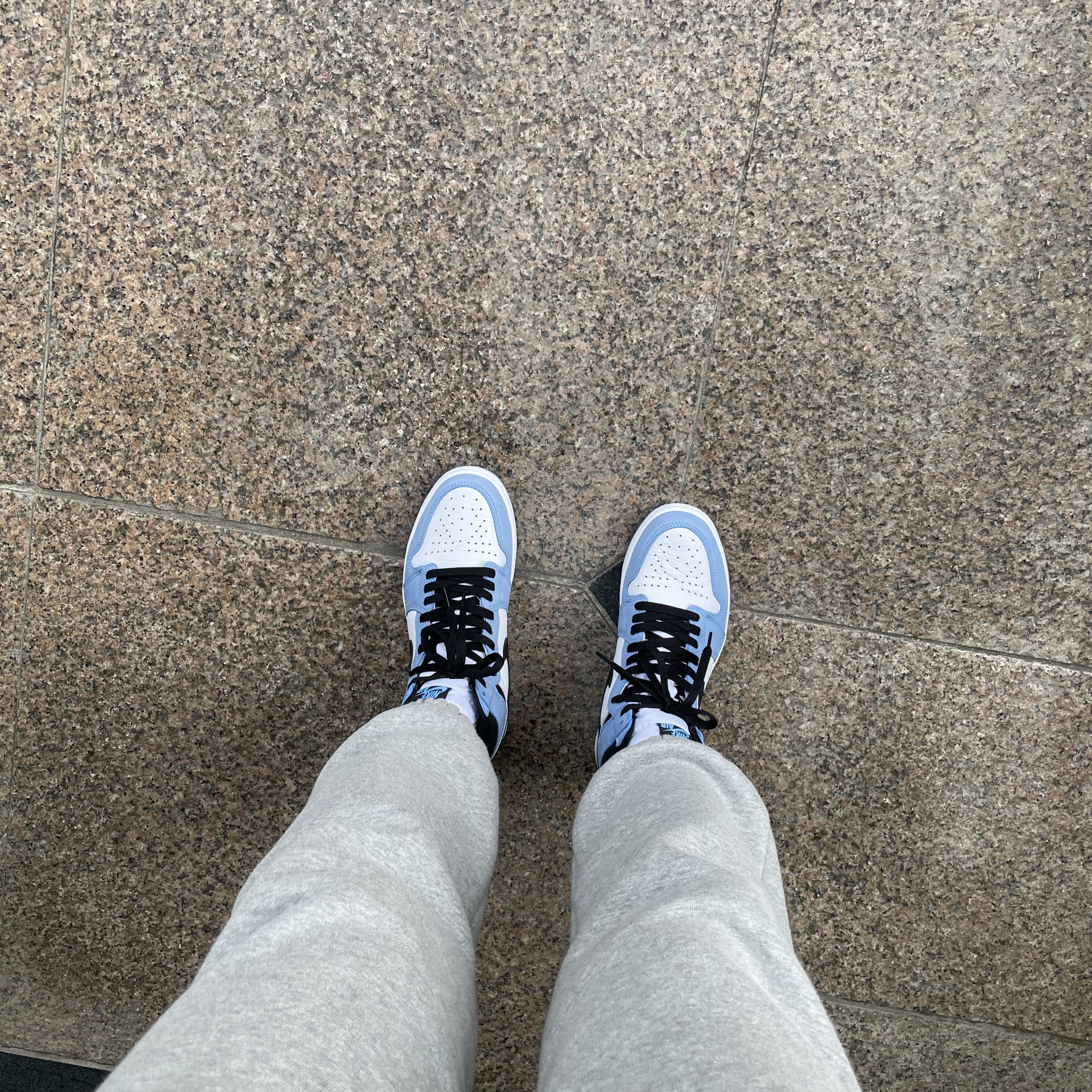 Jordan 1 Retro High OG University Blue 착용 스타일