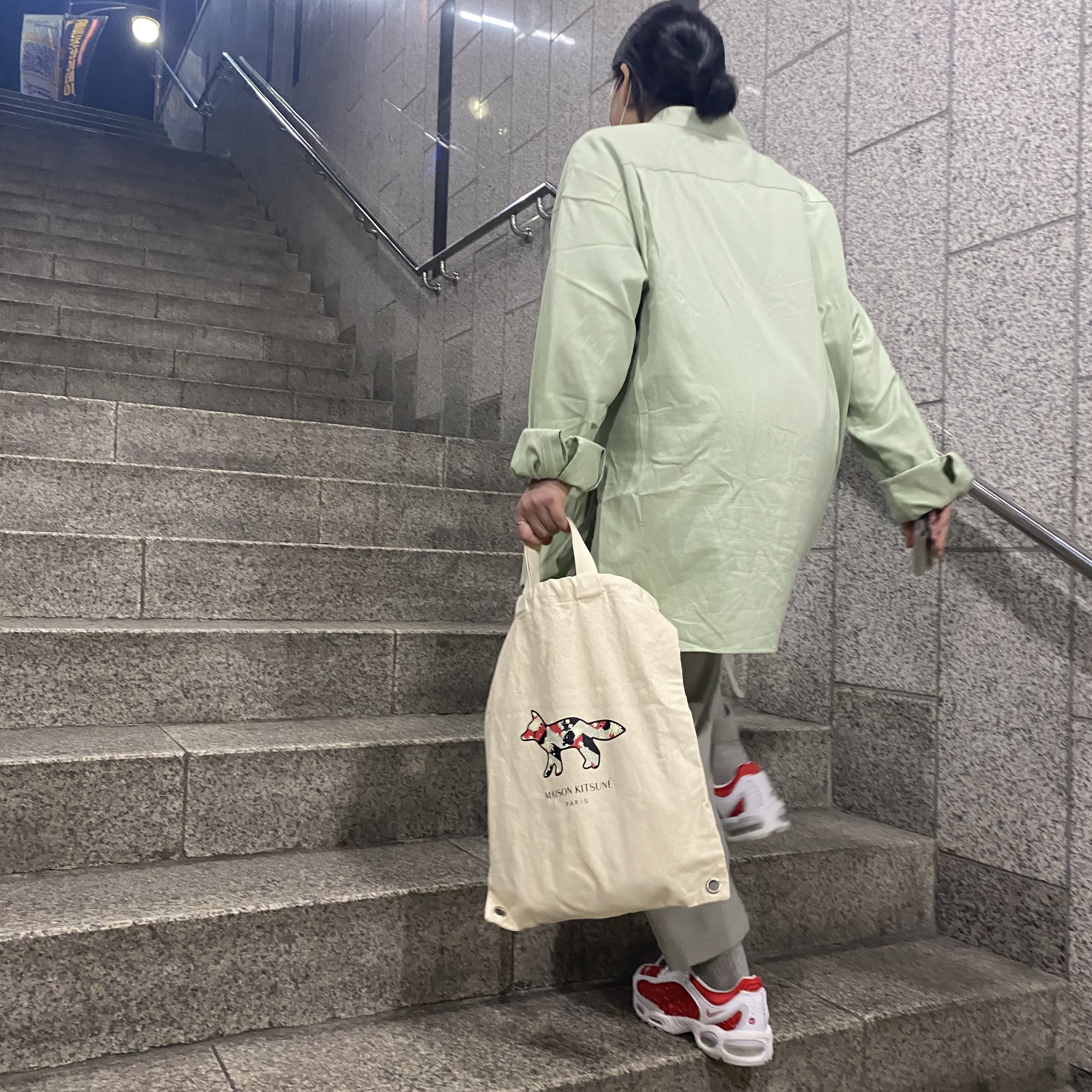 Nike x Supreme Air Max Tailwind 4 White 착용 스타일 - 2