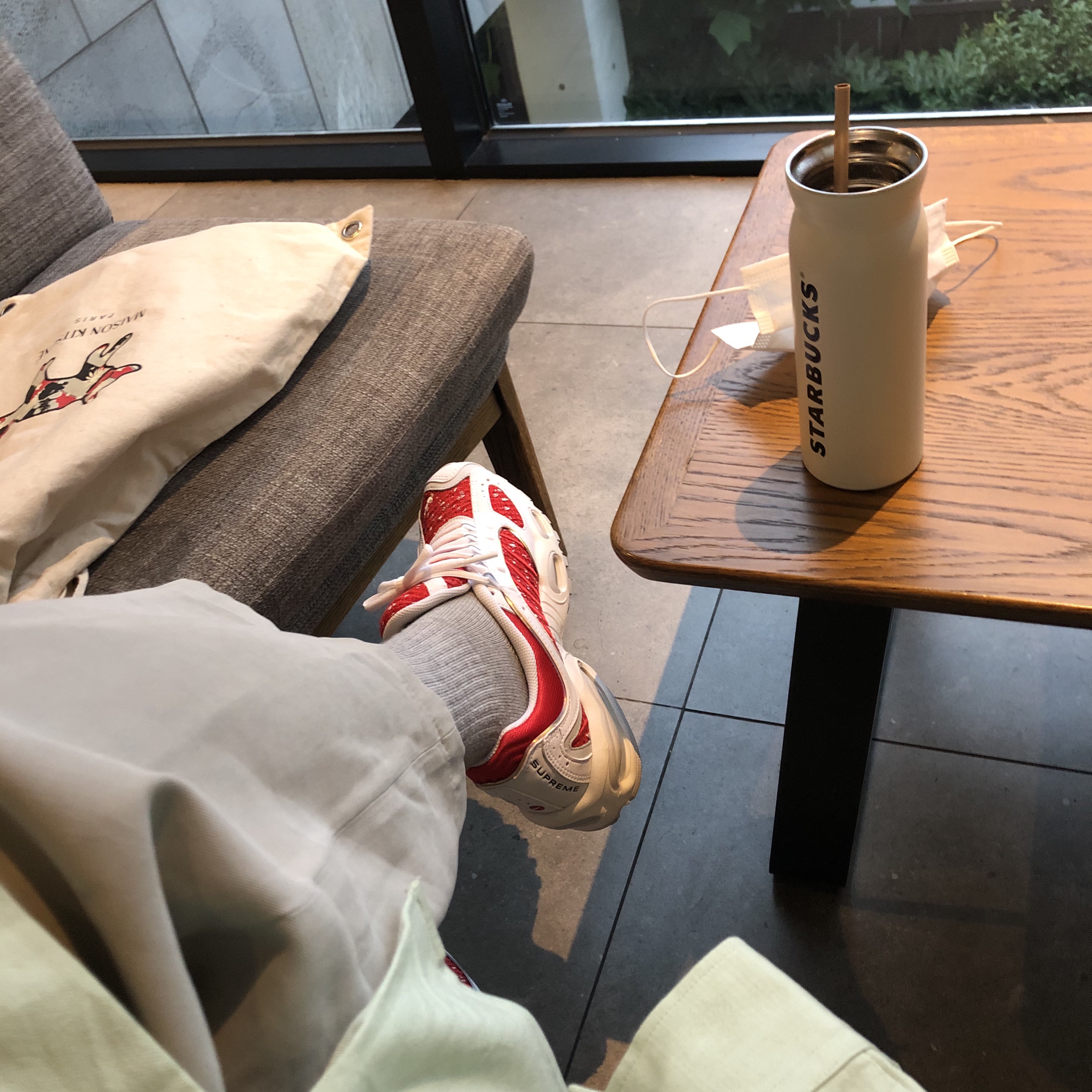 Nike x Supreme Air Max Tailwind 4 White 착용 스타일 - 3