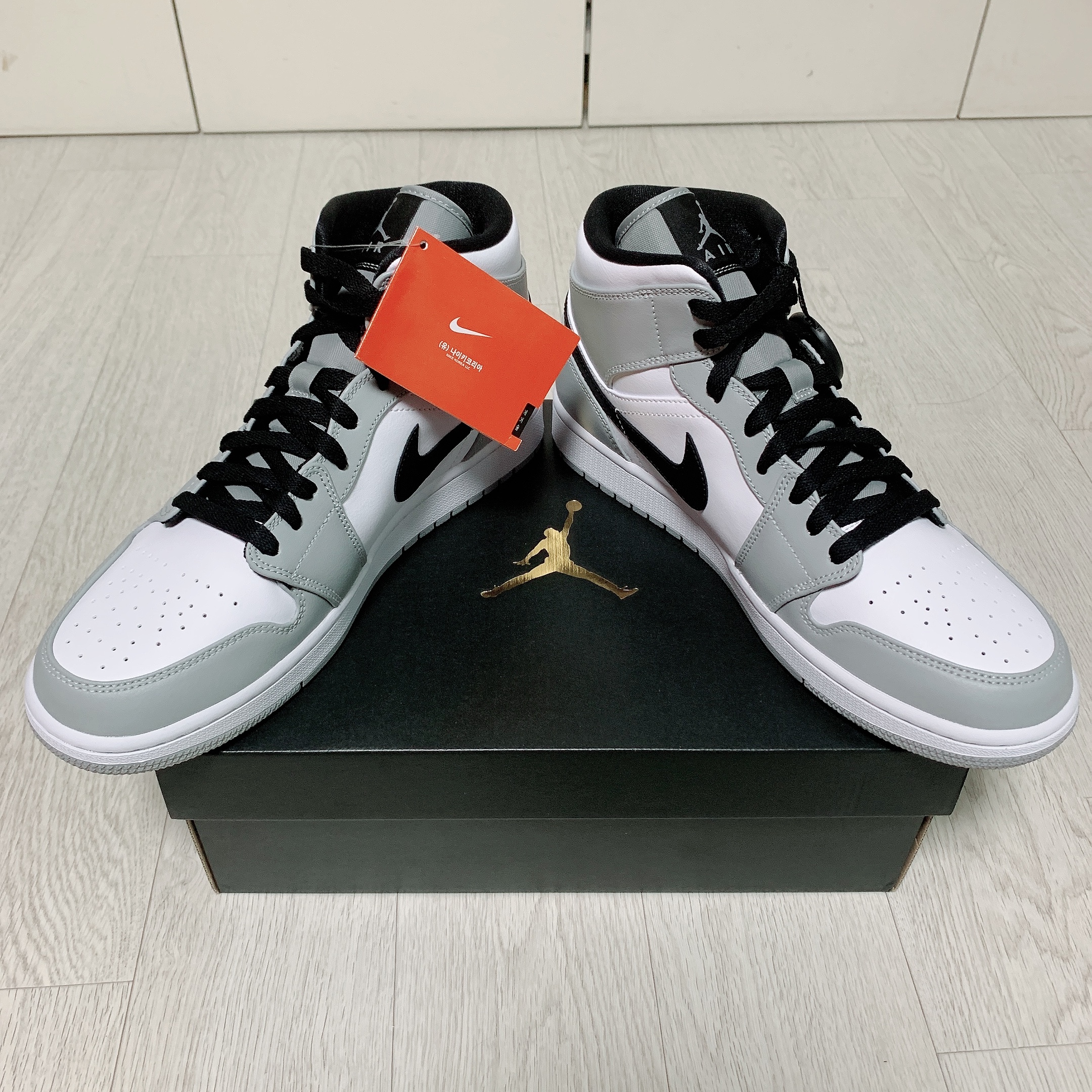 Jordan 1 Mid Light Smoke Grey 착용 스타일