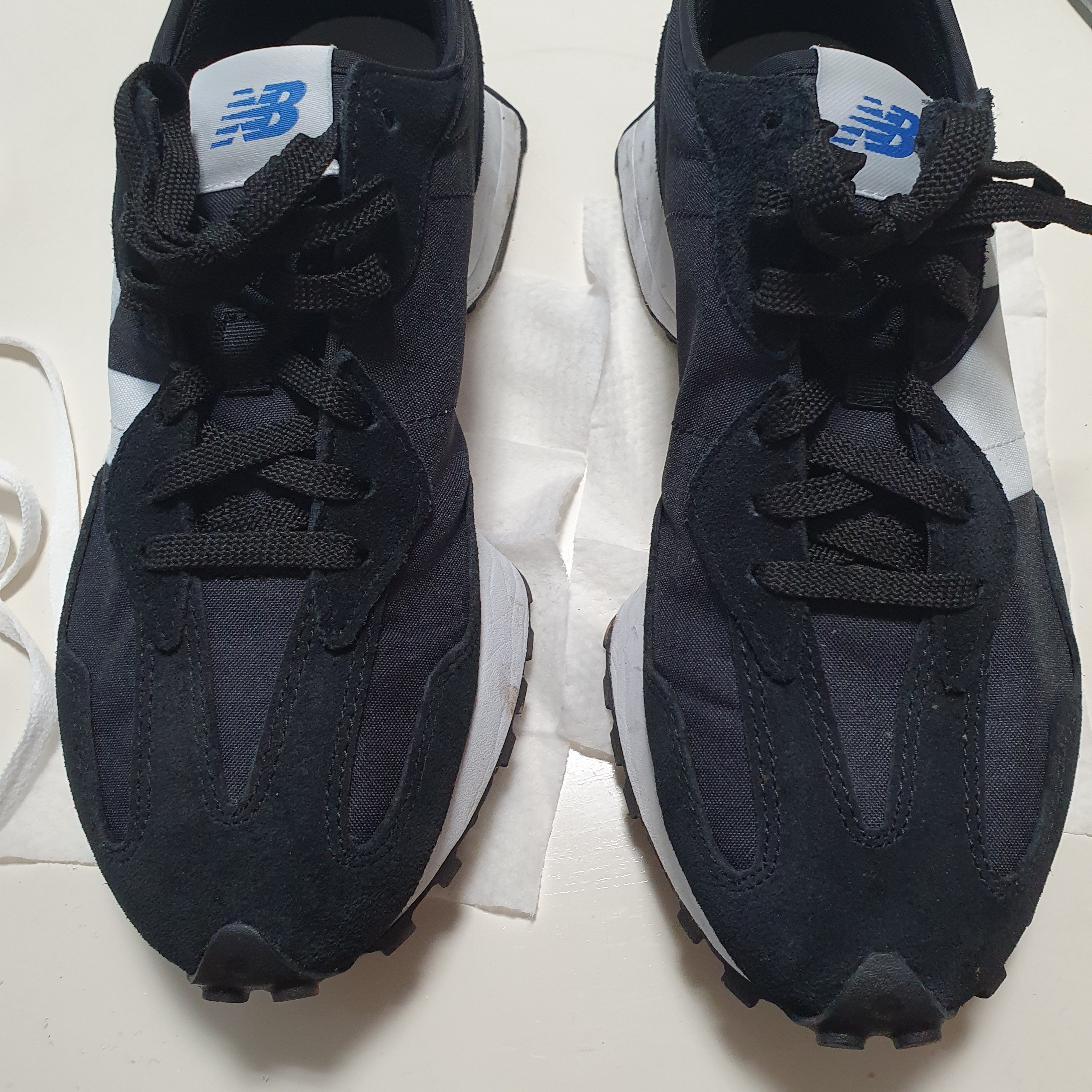 New Balance 327 Black 착용 스타일 - 5