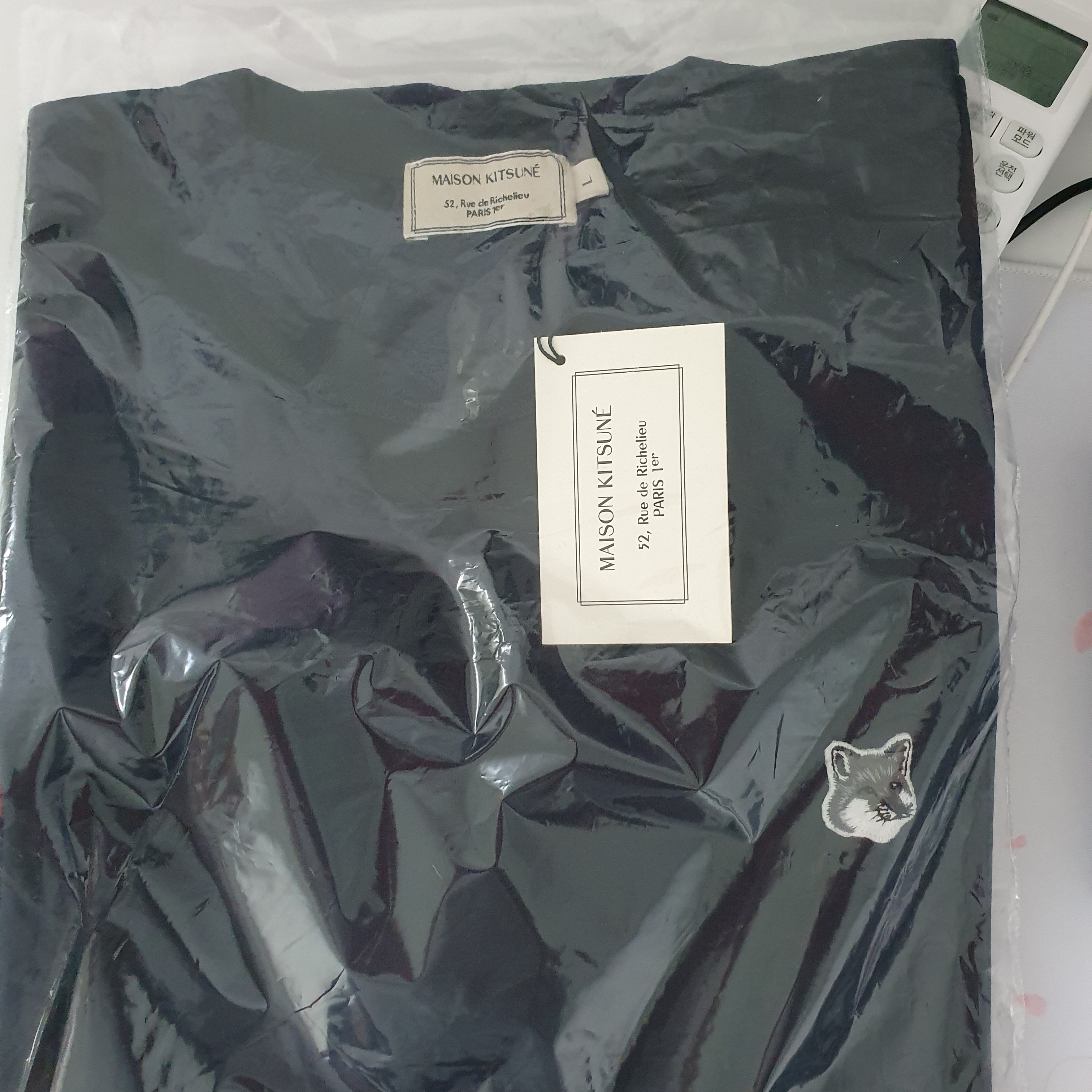 Maison Kitsune Grey Fox Head Patch Classic T-Shirt Navy 착용 스타일