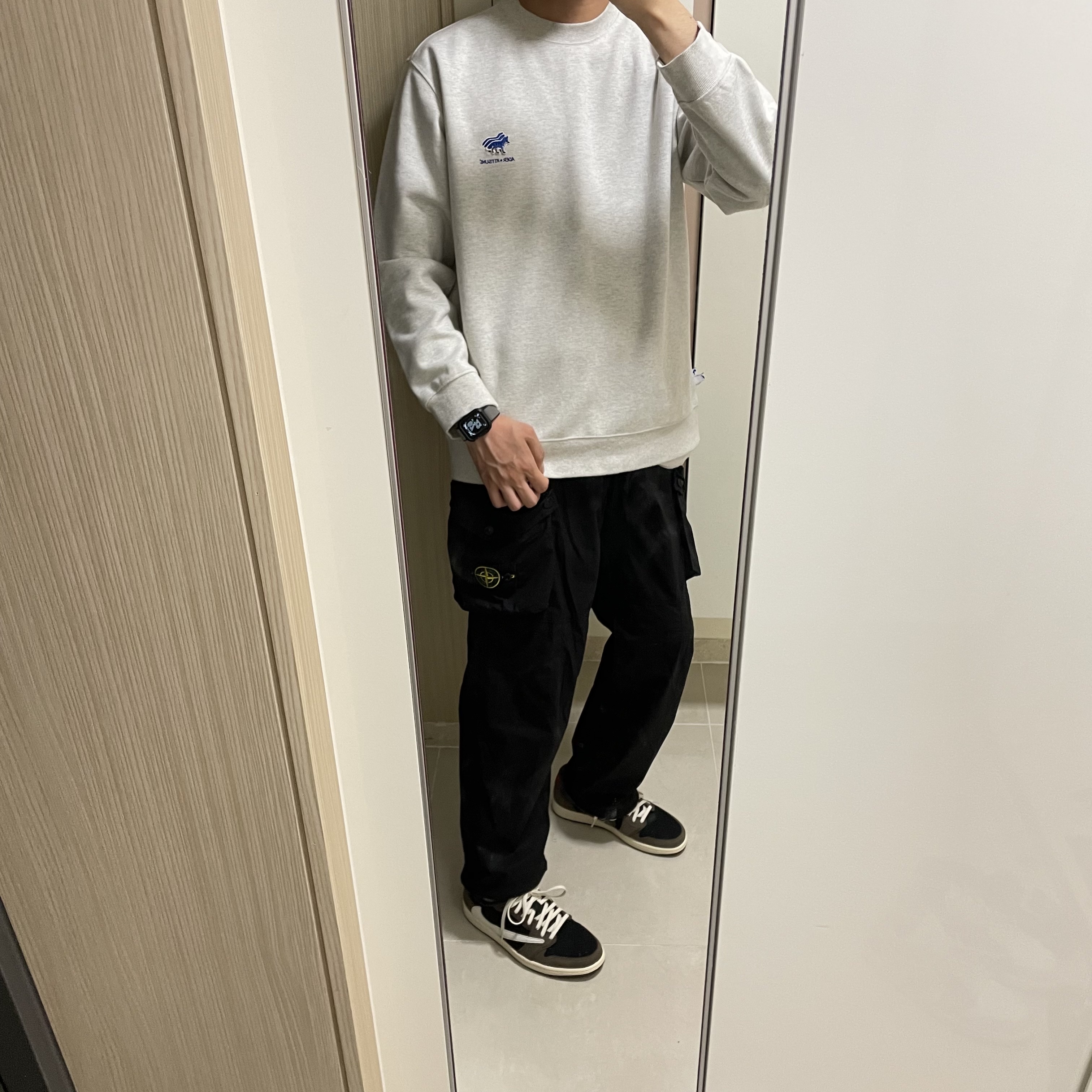 Maison Kitsune x Ader Error Layer Triple Fox Sweatshirt Oatmeal, Stone Island 30203 Cargo Pants 5 Pockets Black - 21SS 착용 스타일 - 1