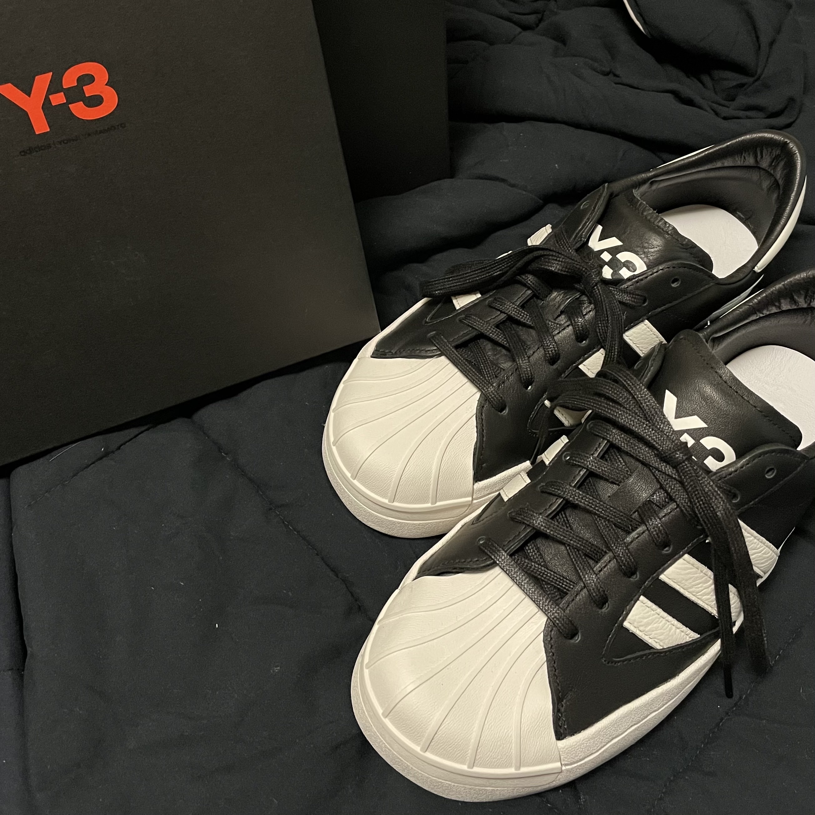 Y-3 Yohji Star Black White 착용 스타일