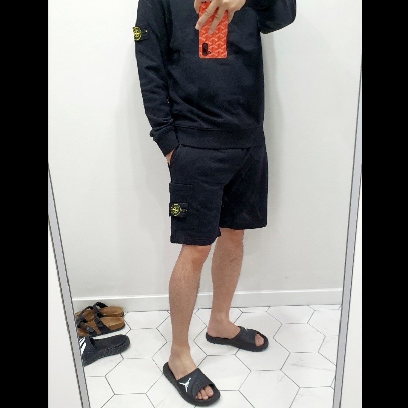 Stone Island 64651 Fleece Bermuda Shorts Black - 21SS, Stone Island 66060 T.CO+OLD Sweatshirt Black - 21SS 착용 스타일 - 1