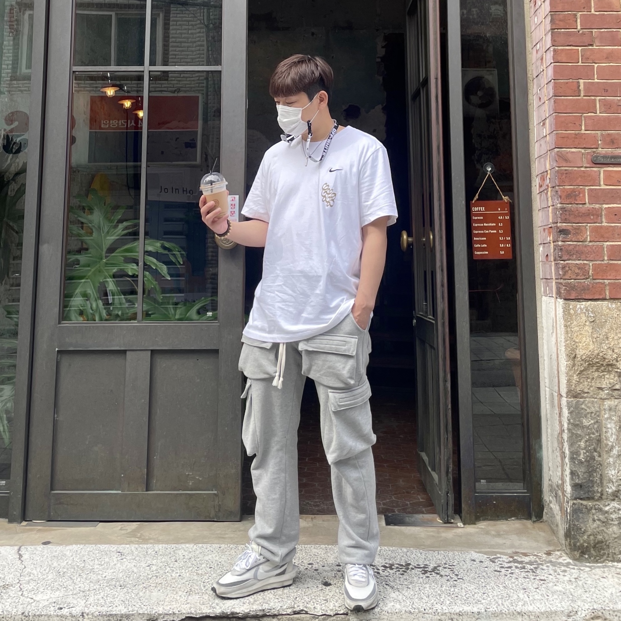 Nike x Sacai LDWaffle Summit White 착용 스타일