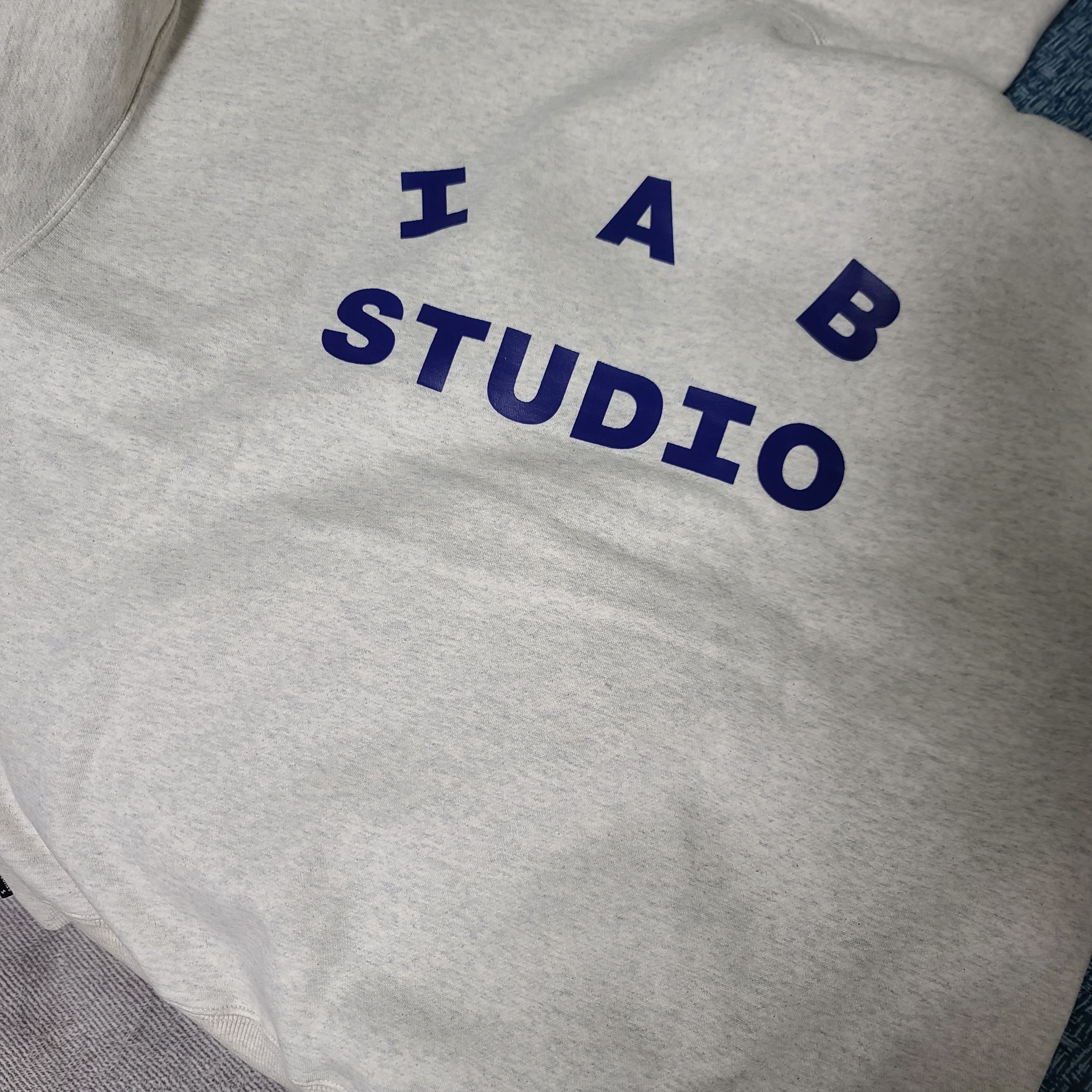 IAB Studio T-Shirt Ash Blue - 21SS, IAB Studio Hoodie Oatmeal Gray - 21SS 착용 스타일 - 2