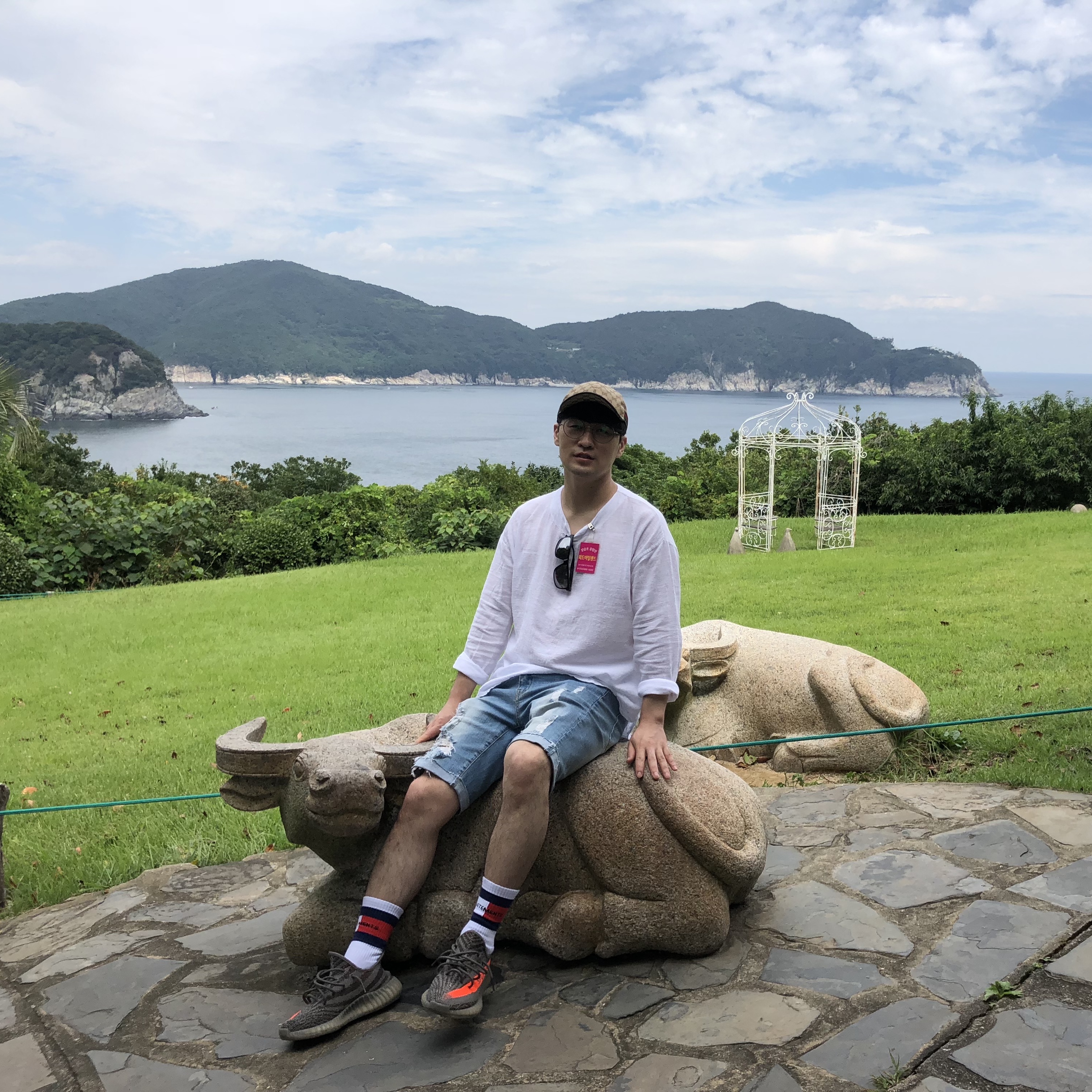 Adidas Yeezy Boost 350 V2 Beluga 착용 스타일