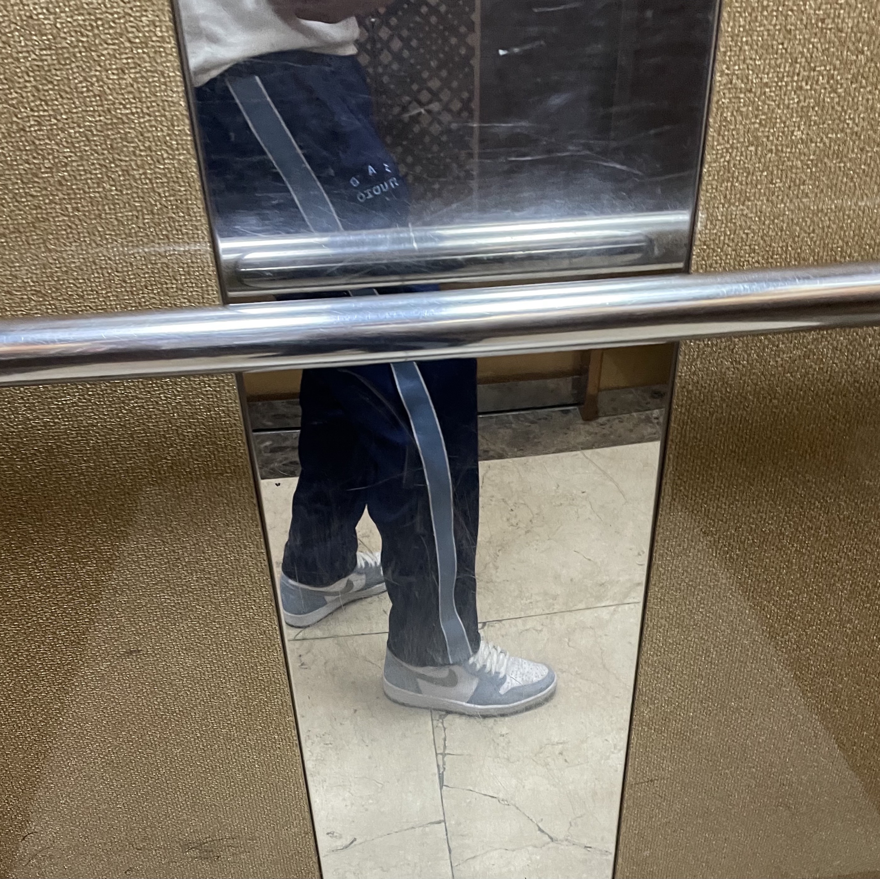 IAB Studio Track Pants Navy - 21SS 착용 스타일 - 1