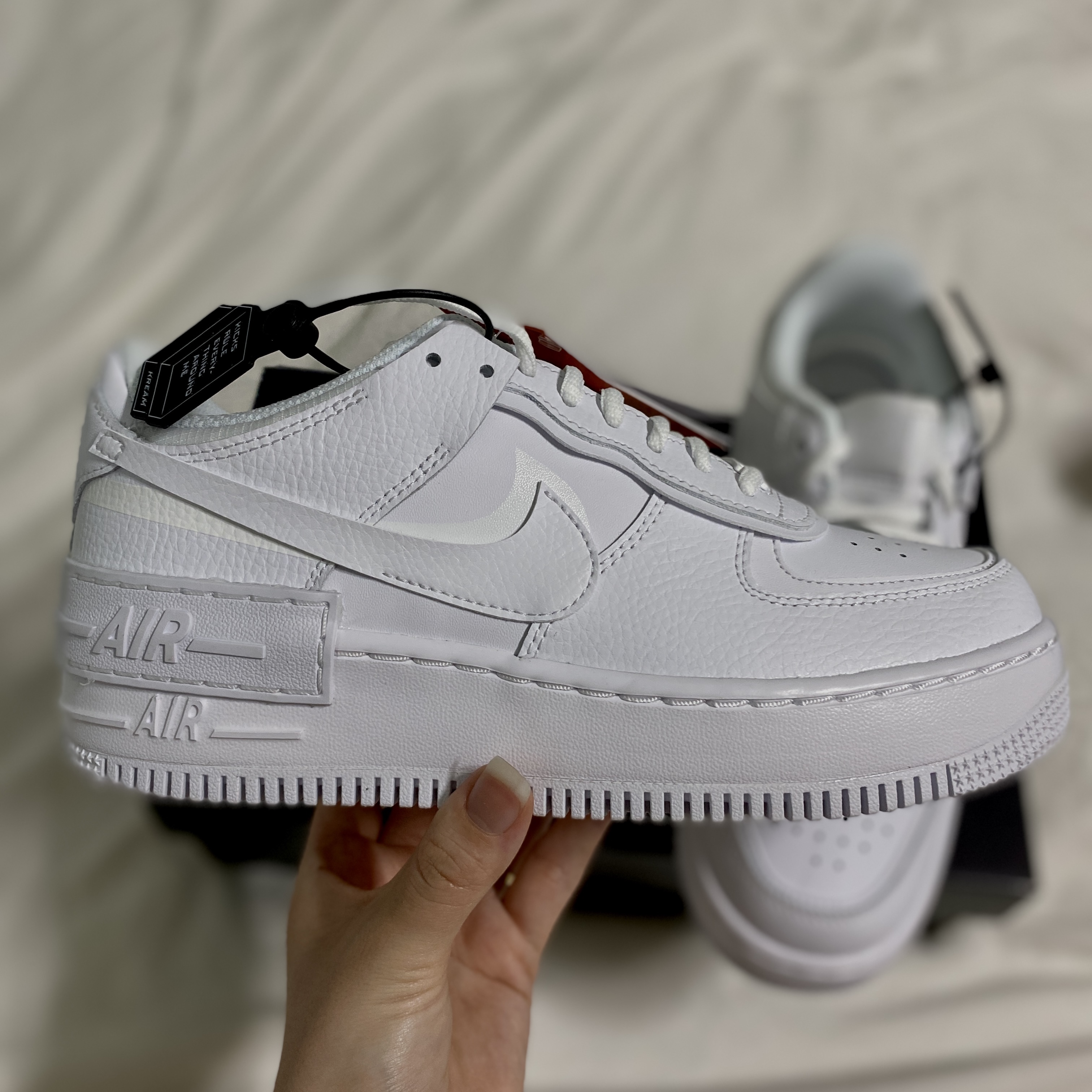 (W) Nike Air Force 1 Shadow Triple White 착용 스타일 - 1