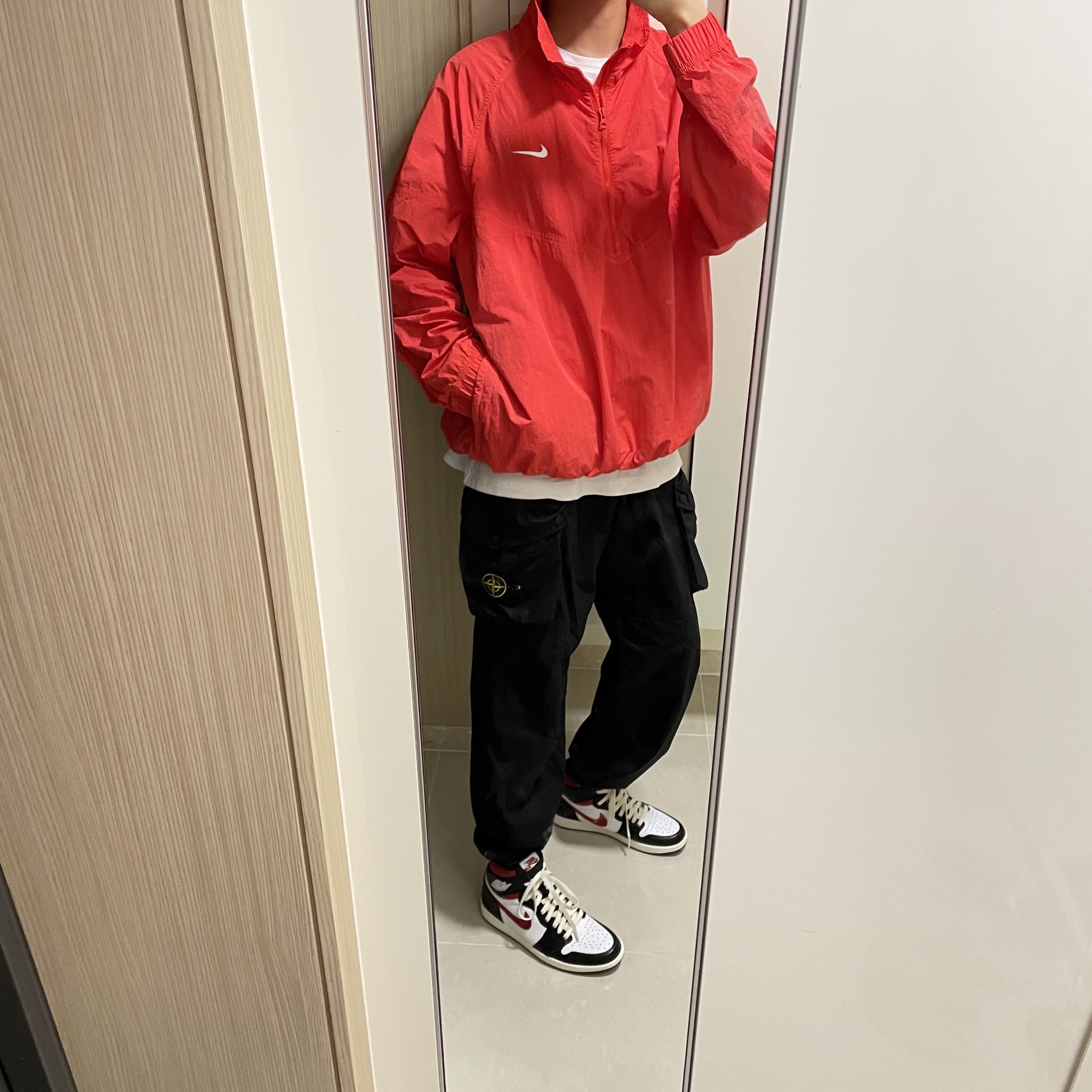 Nike x Stussy Windrunner Jacket Habanero Red, Stone Island 30203 Cargo Pants 5 Pockets Black - 21SS 착용 스타일