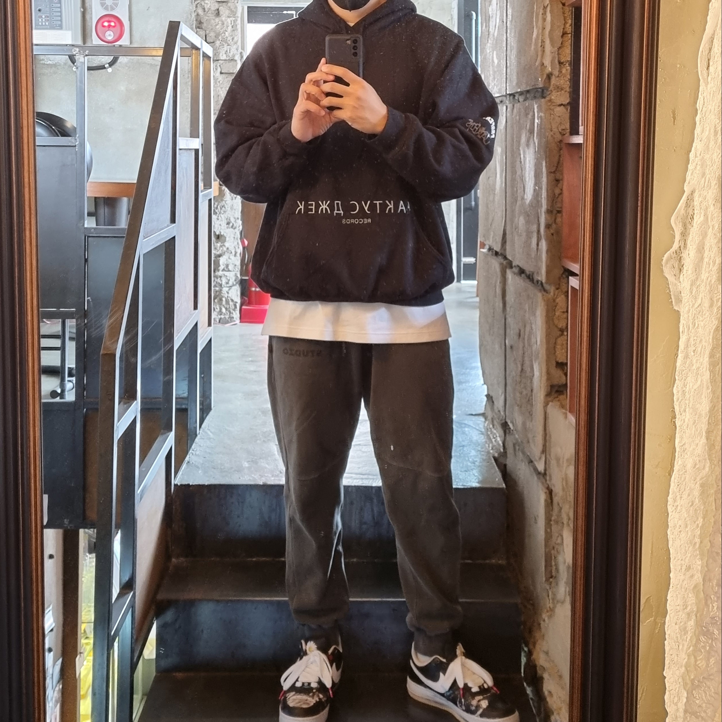 Nike x Peaceminusone Air Force 1 Low Para-Noise, IAB Studio Blocked Pigment Sweatpants Black 착용 스타일