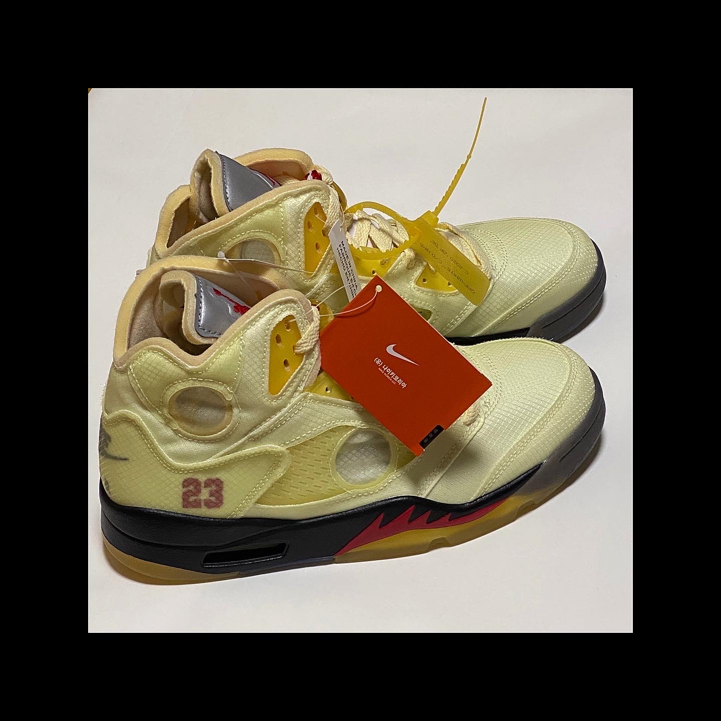 Jordan 5 x Off-White Retro SP Sail Fire Red 착용 스타일 - 1