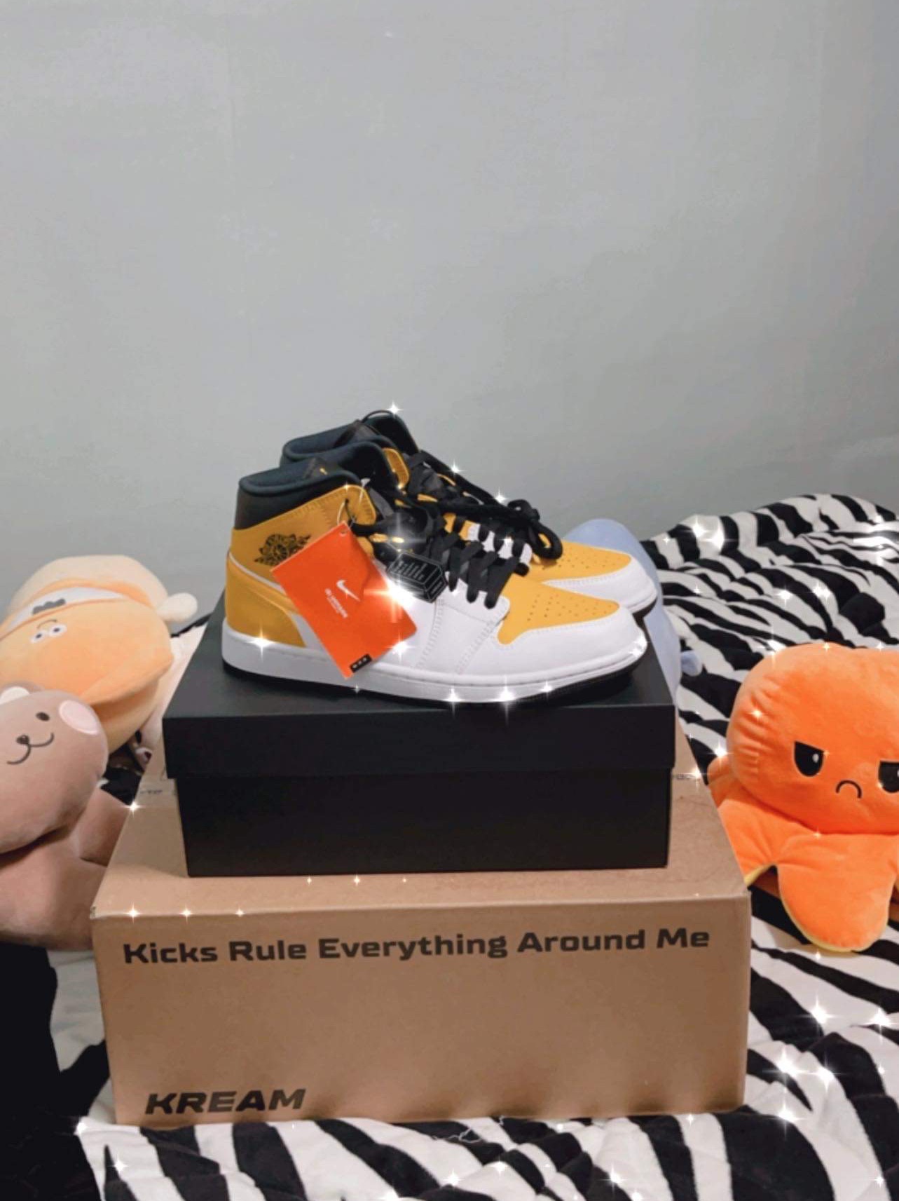Jordan 1 Mid White University Gold 착용 스타일