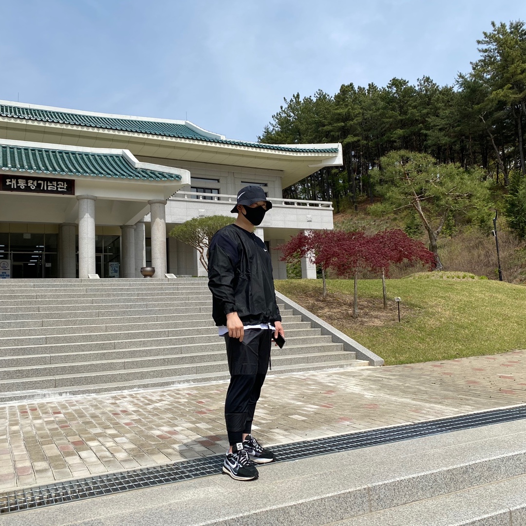 Nike x Stussy Bucket Hat Black, Nike x Sacai VaporWaffle Black White 착용 스타일