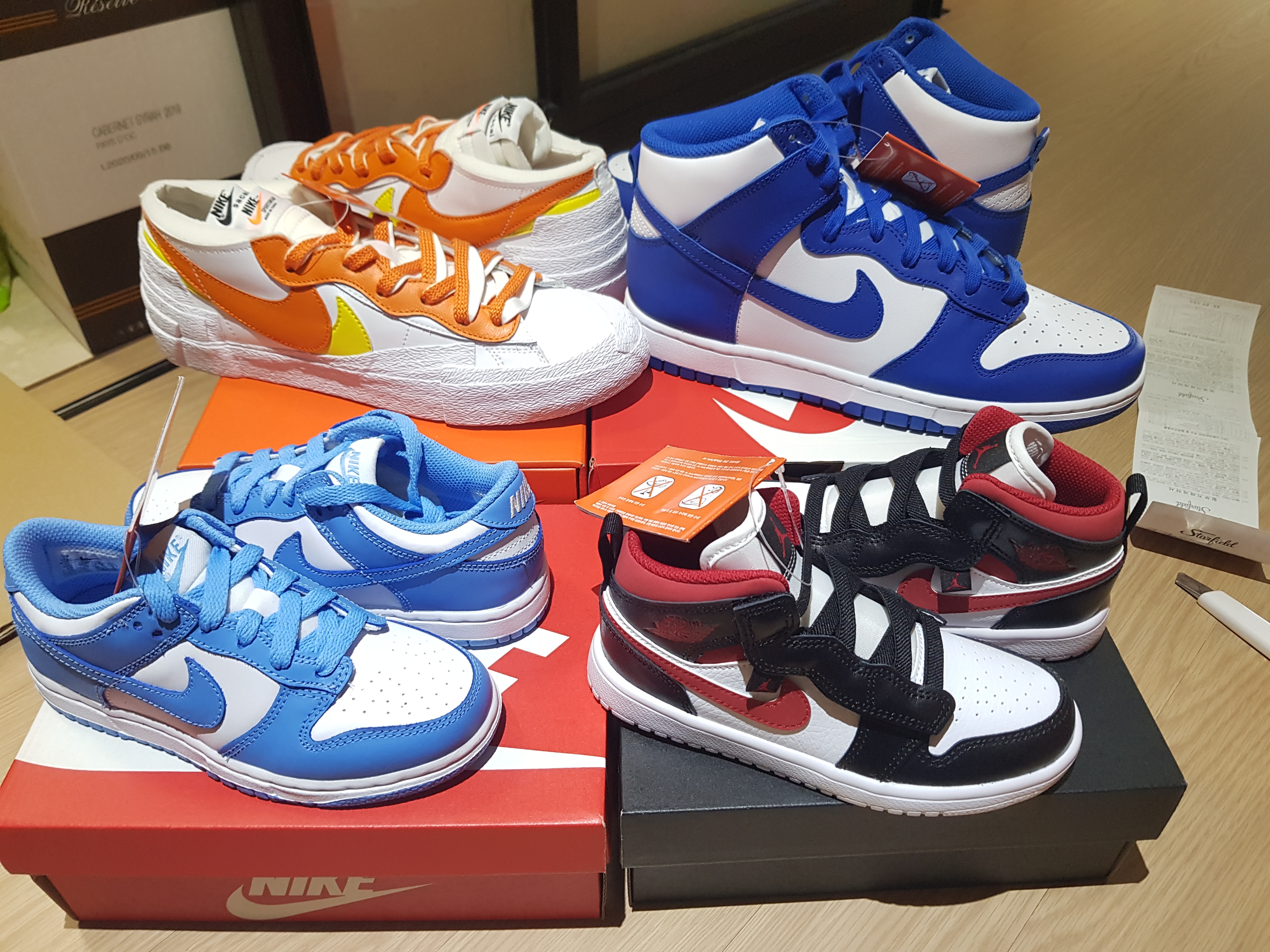 (PS) Nike Dunk Low University Blue, (PS) Jordan 1 Mid Alt Gym Red Black White 착용 스타일