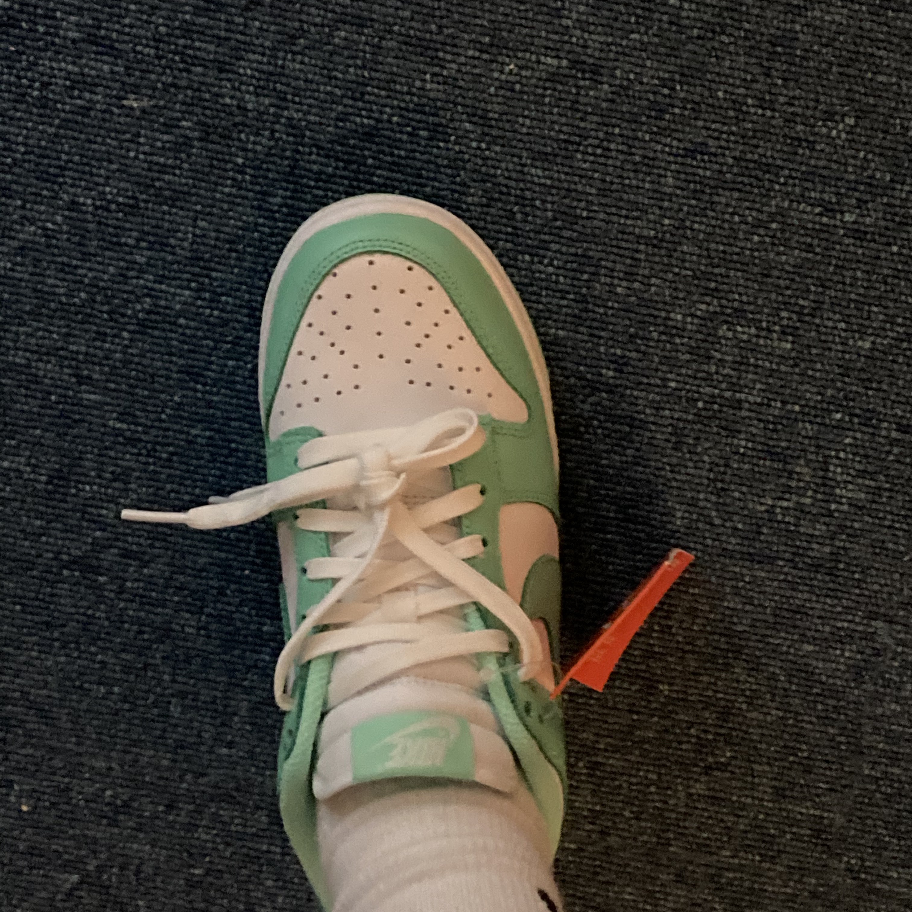 (W) Nike Dunk Low Green Glow 착용 스타일 - 2