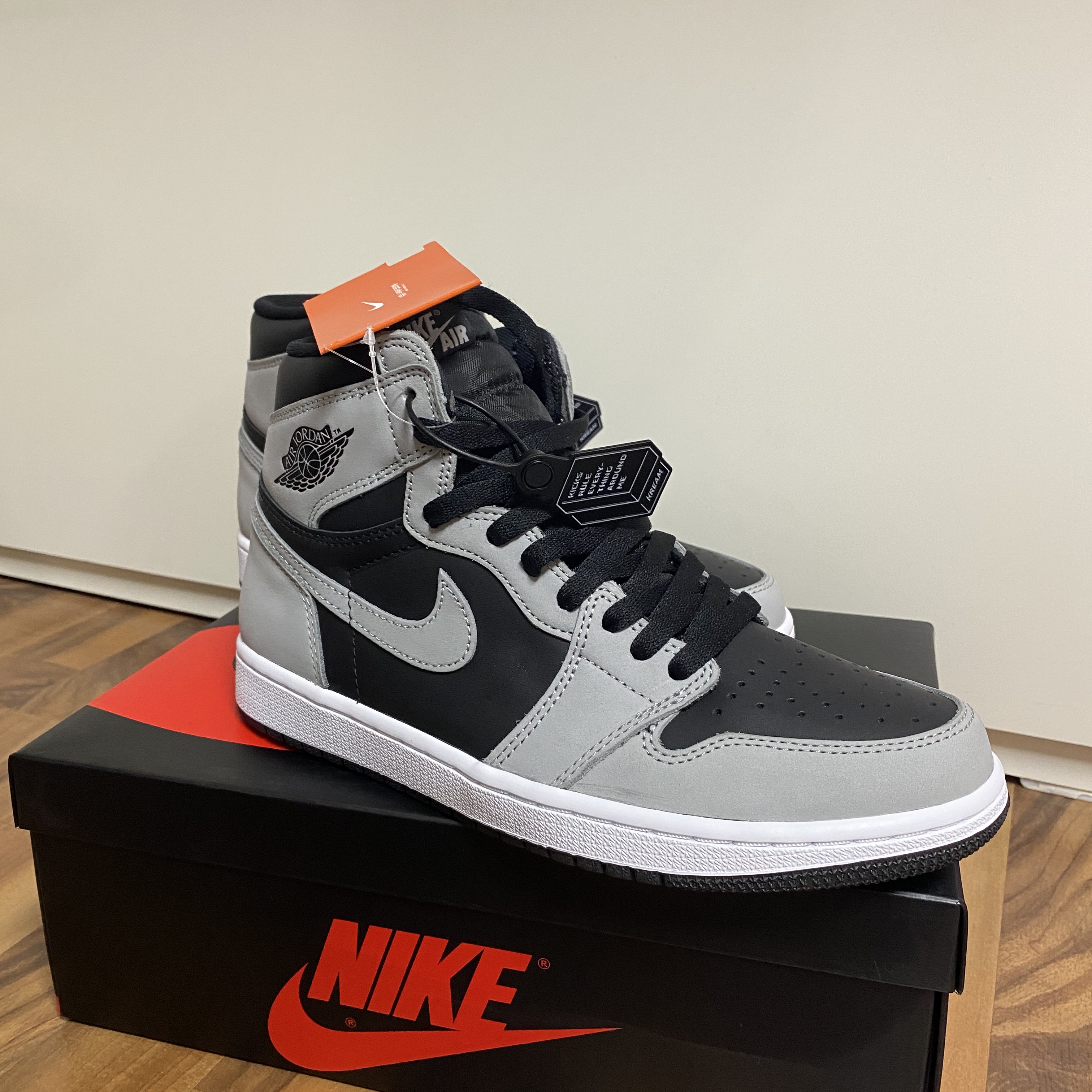 Jordan 1 Retro High OG Shadow 2.0 ์ฐฉ์ฉ ์คํ์ผ