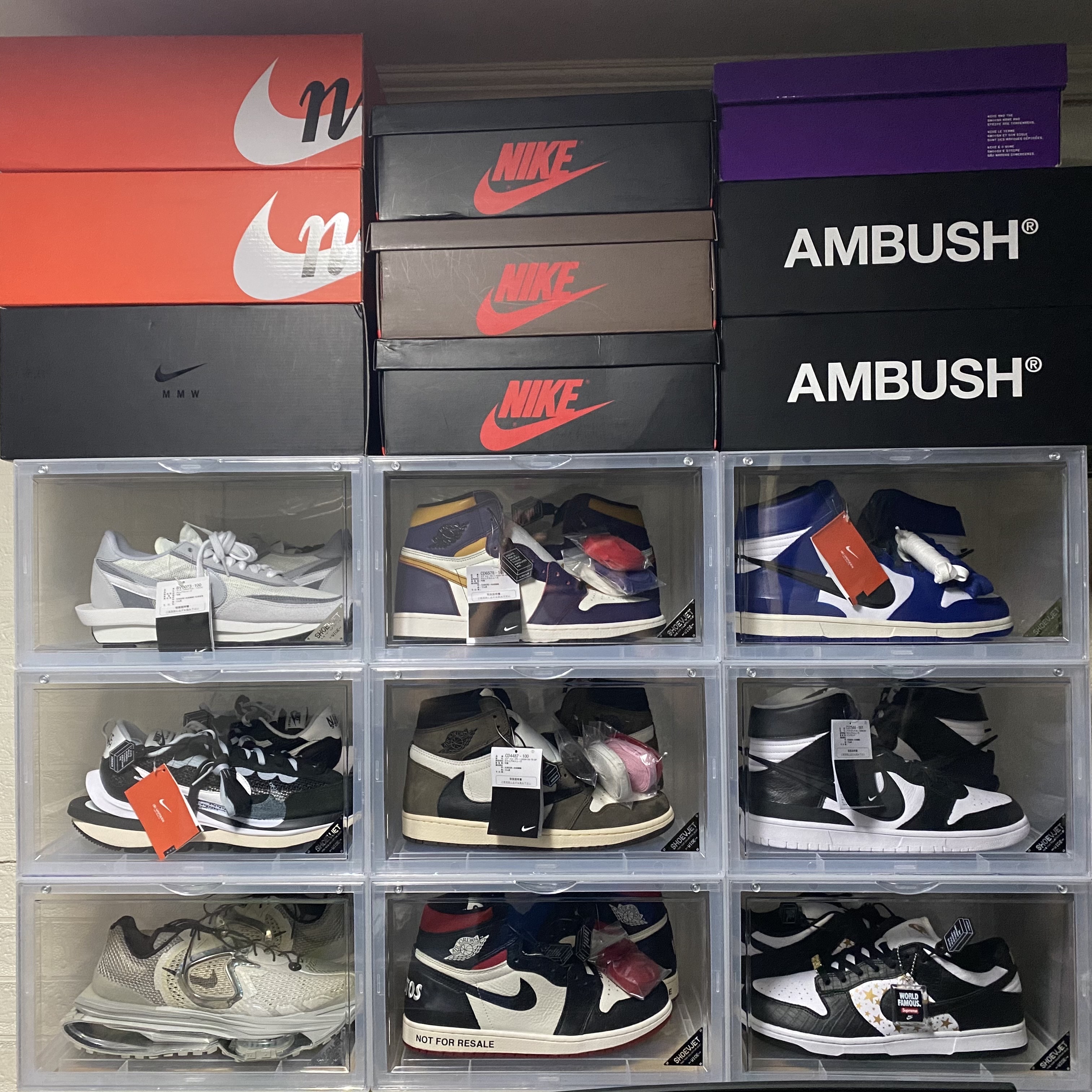 Nike x Supreme SB Dunk Low Black, Jordan 1 Retro High Not for Resale Varsity Red 착용 스타일