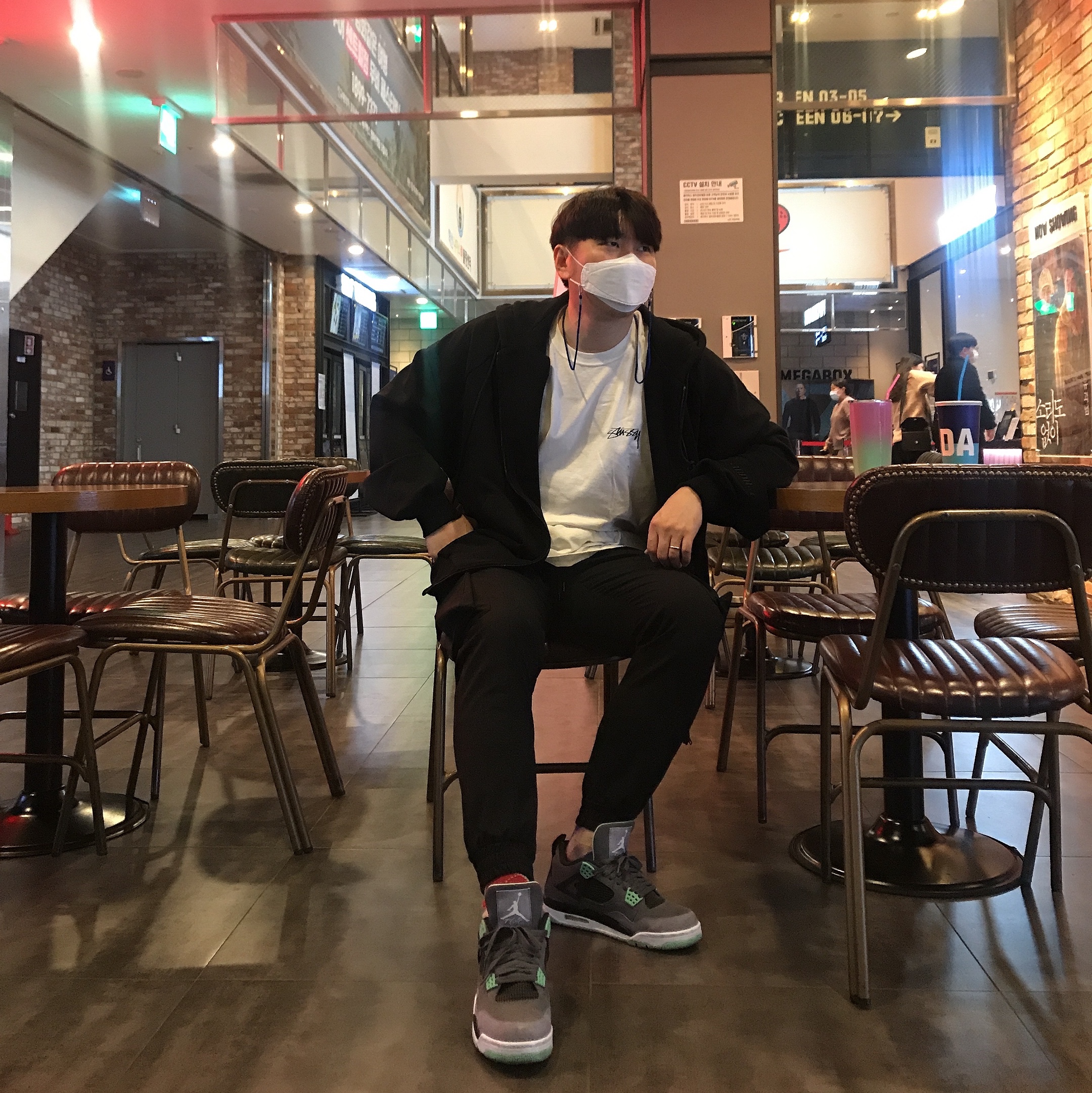 Jordan 4 Retro Green Glow 착용 스타일