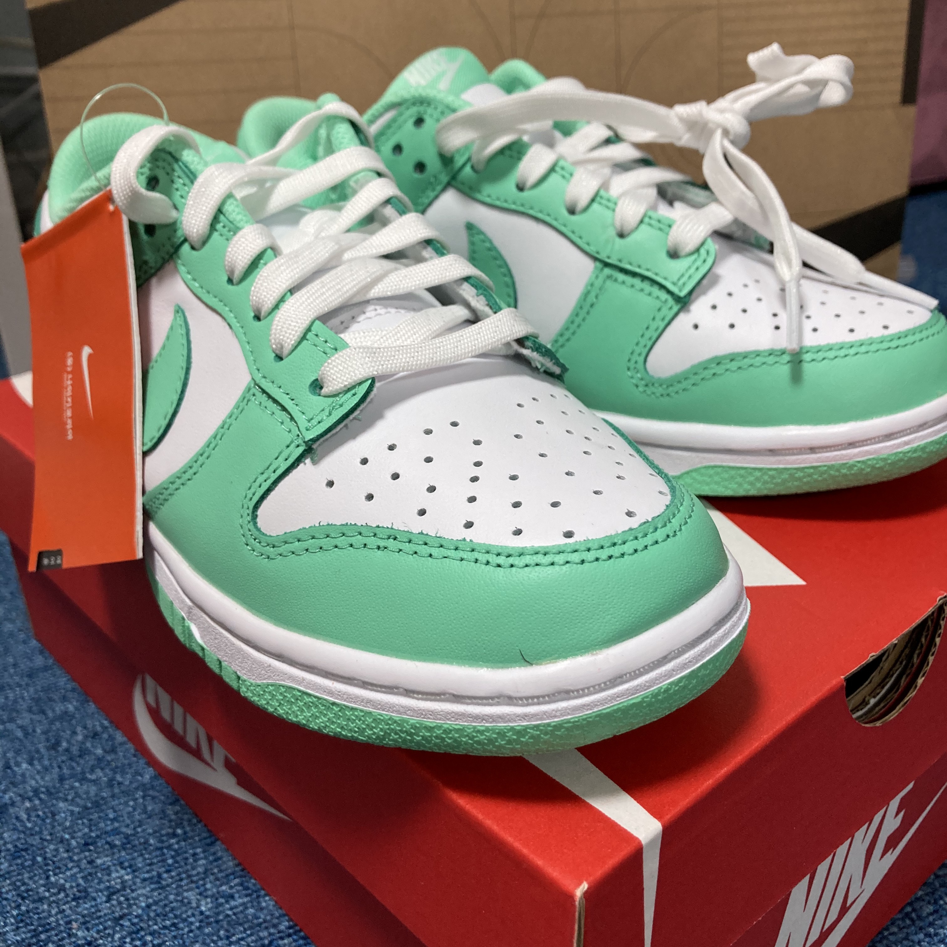 (W) Nike Dunk Low Green Glow 착용 스타일 - 1