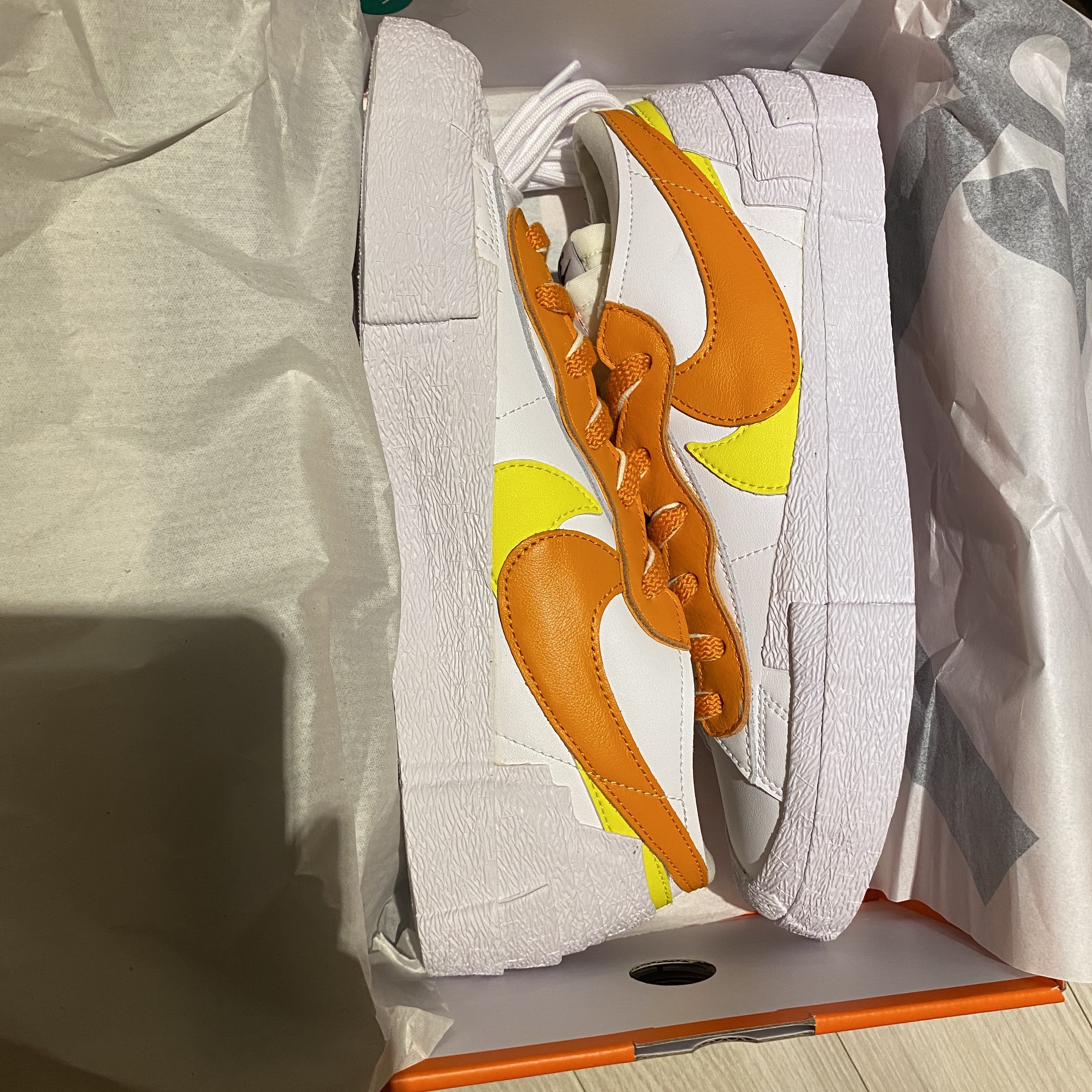 Nike x Sacai Blazer Low Magma Orange 착용 스타일 - 2