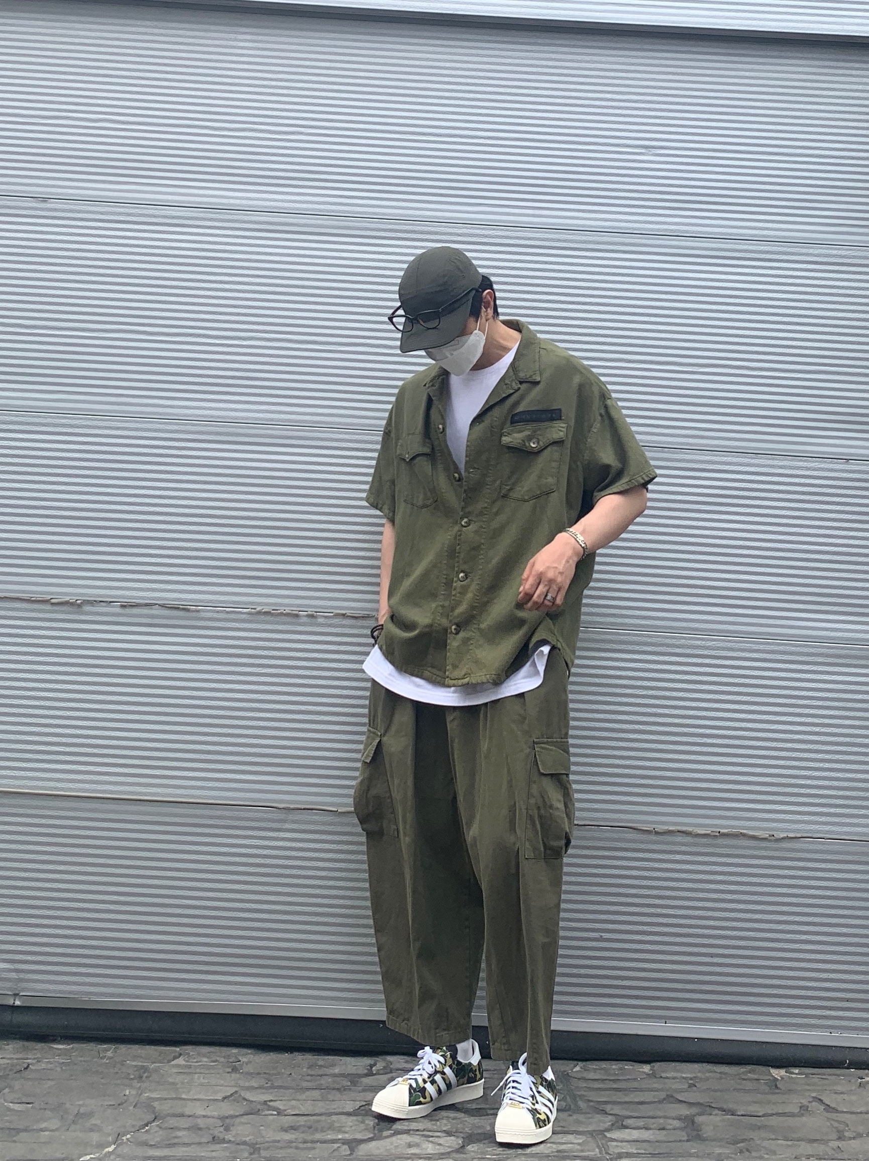 Adidas x BAPE Superstar 80s Green Camo 착용 스타일 - 1