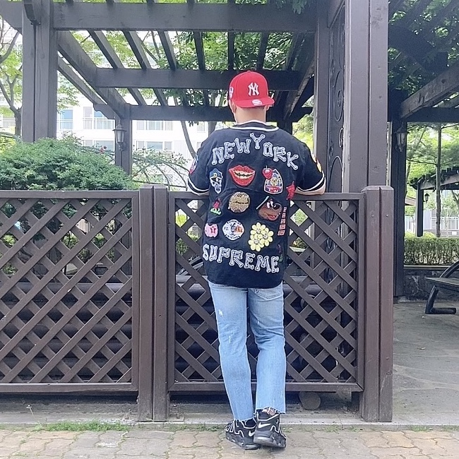 Supreme Patches Denim Baseball Jersey Black - 21SS, Nike Air More Uptempo Black White 2020 착용 스타일