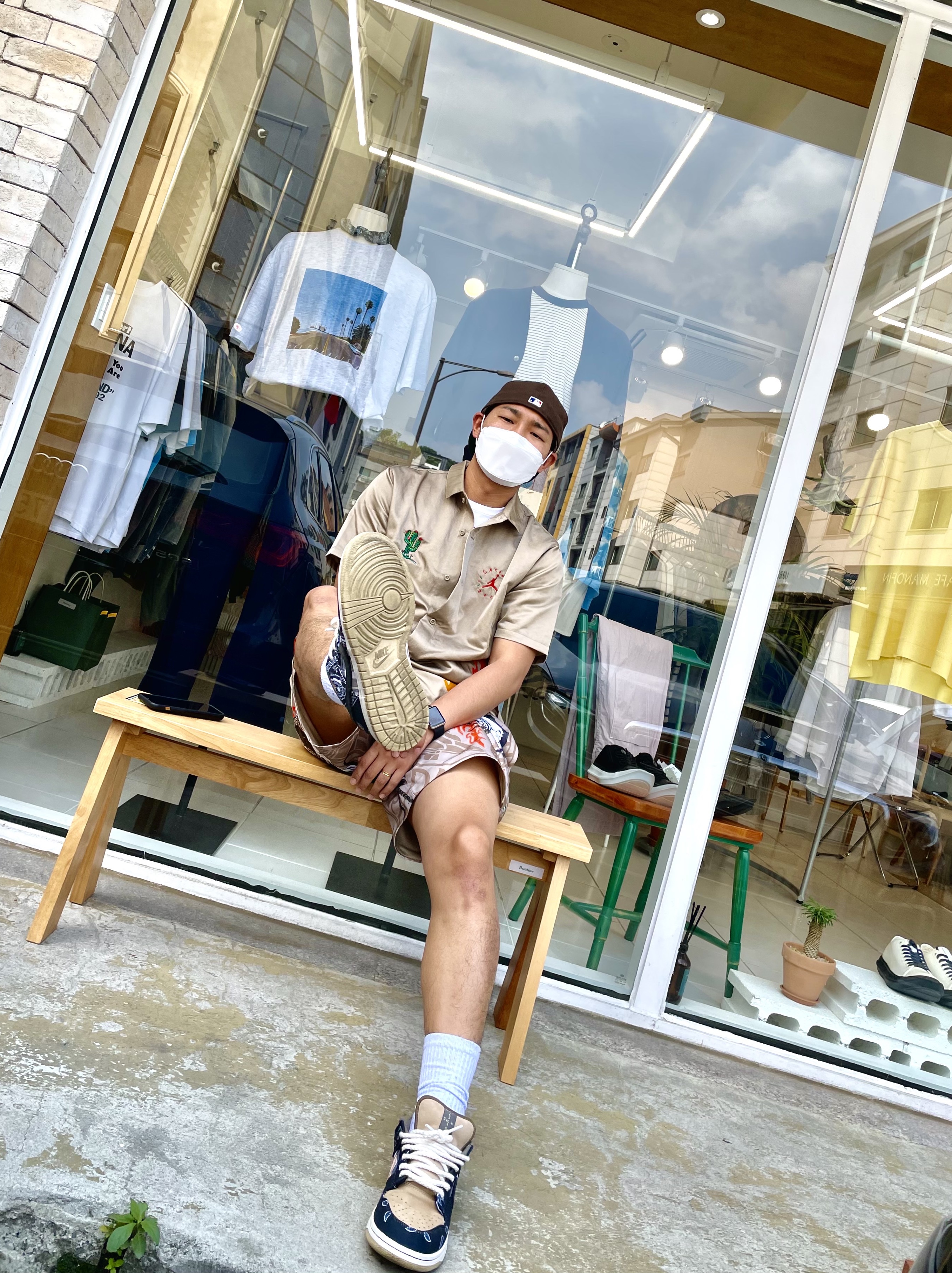 Jordan x Travis Scott Button Down Top - Asia, Jordan x Travis Scott Pool Shorts - Asia 착용 스타일 - 2