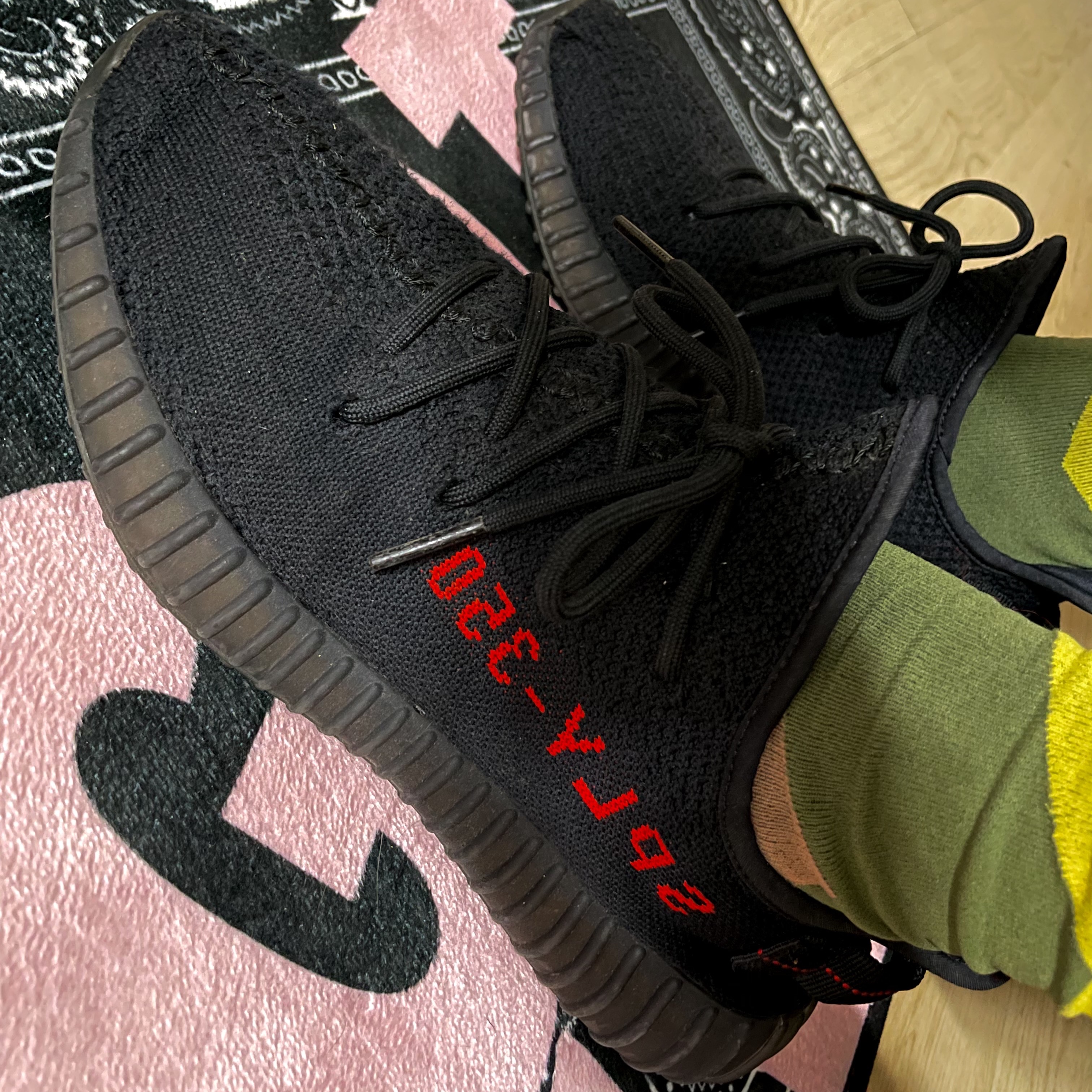 Adidas Yeezy Boost 350 V2 Black Red 2017, Supreme x Yohji Yamamoto Sweater - 20FW 착용 스타일 - 2