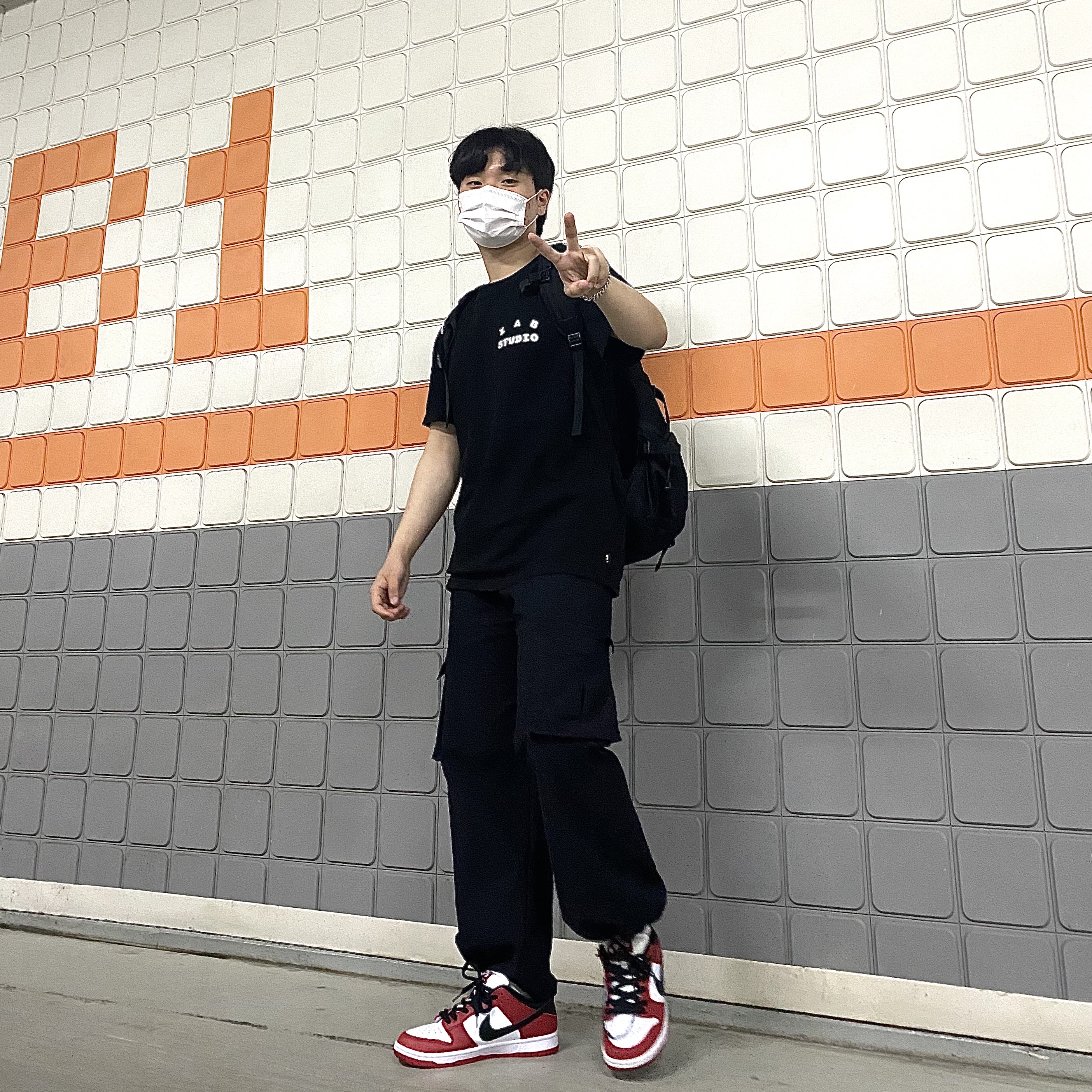 IAB Studio T-Shirt Black, Nike SB Dunk Low Pro Chicago 착용 스타일